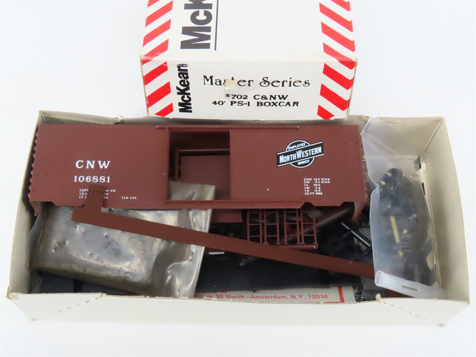 HO McKean Master Series 702 CNW Chicago Northwestern 40' PS-1 Boxcar #106881 Kit