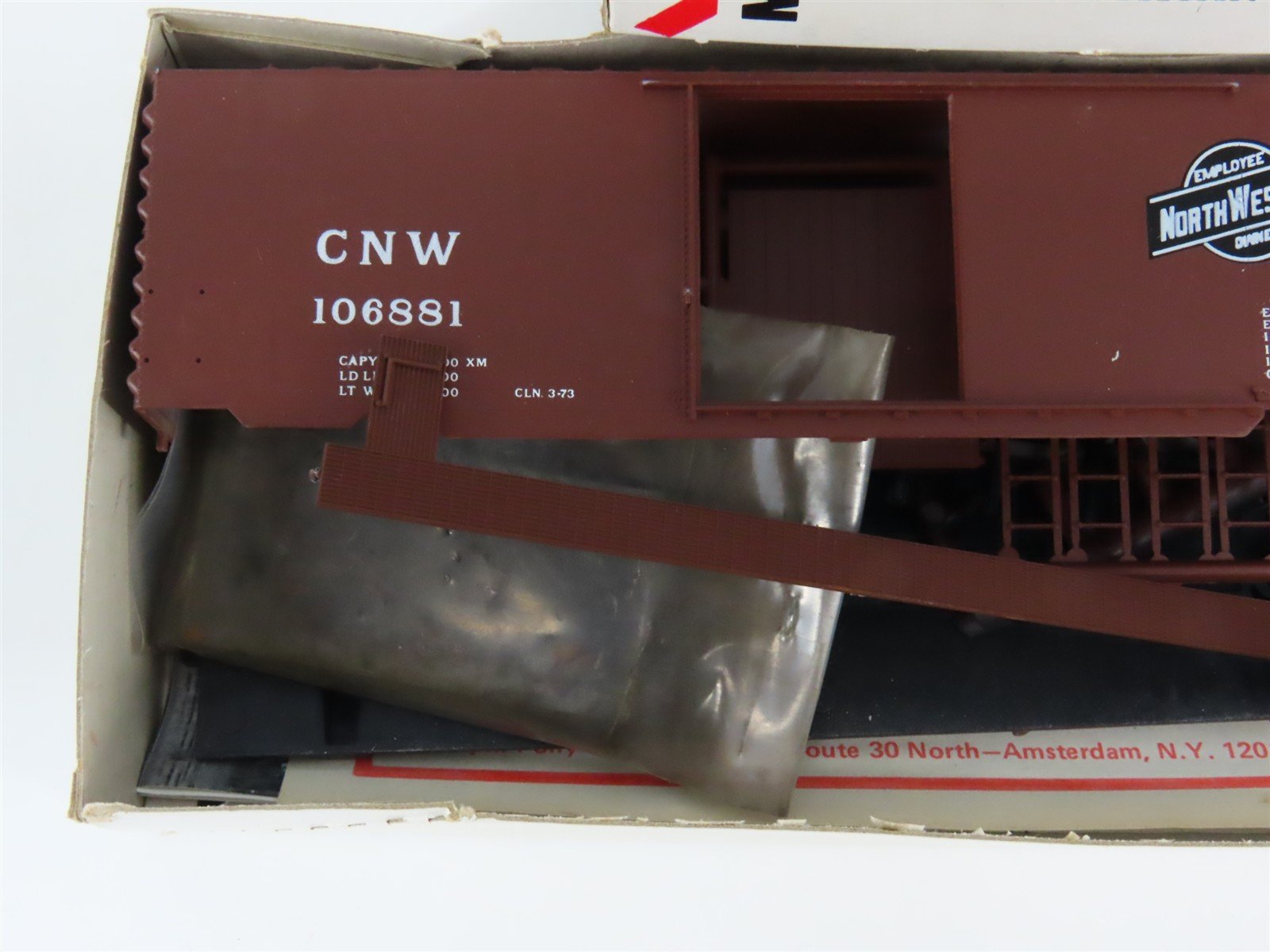 HO McKean Master Series 702 CNW Chicago Northwestern 40' PS-1 Boxcar #106881 Kit