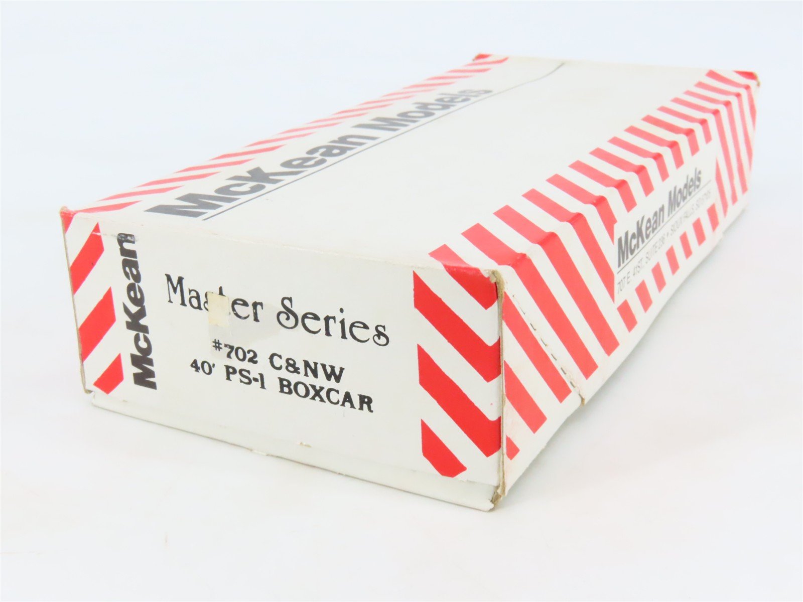 HO McKean Master Series 702 CNW Chicago Northwestern 40' PS-1 Boxcar #106881 Kit