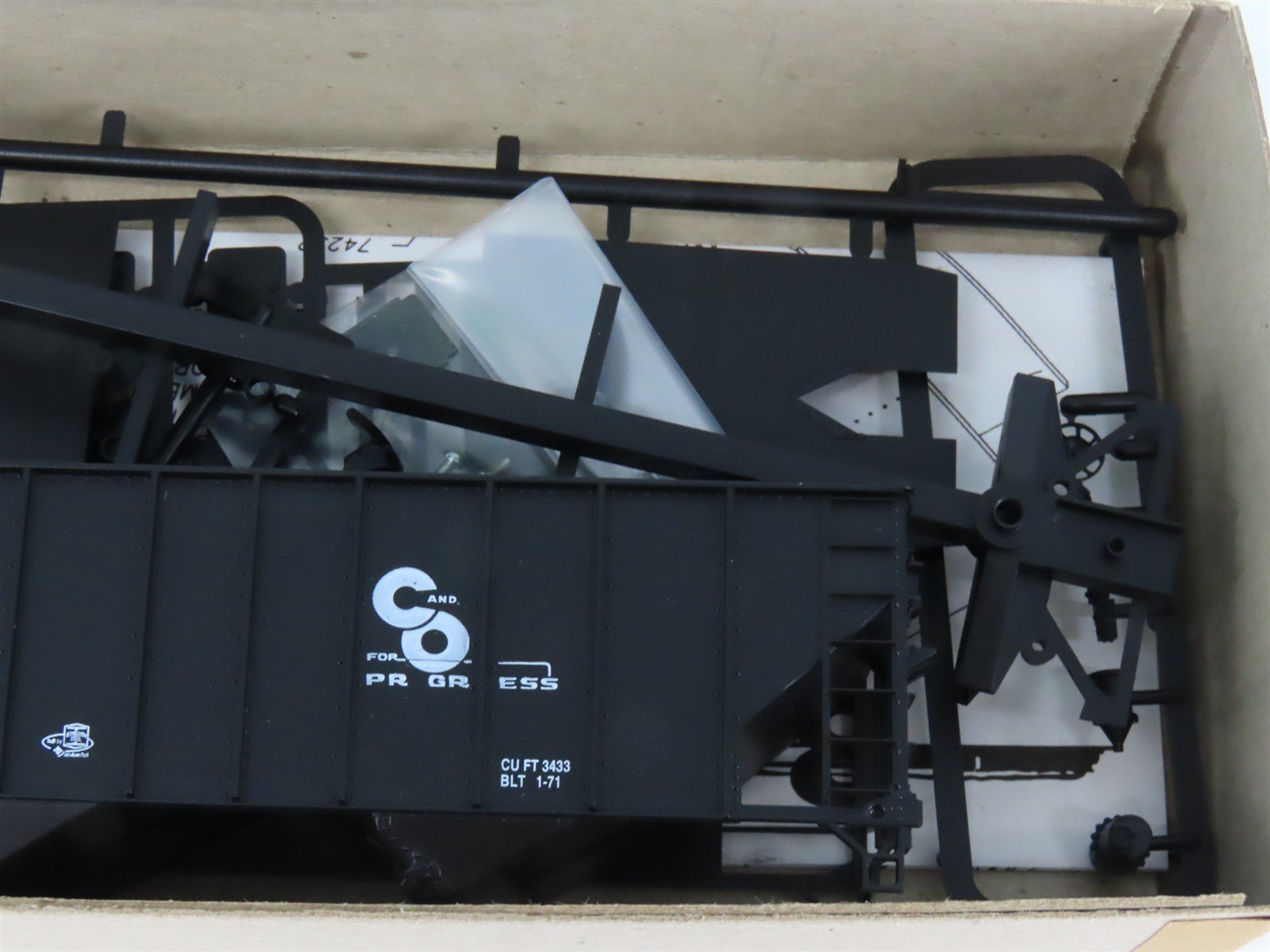 HO Scale Bowser 55102 C&O Chesapeake & Ohio 45' 3-Bay Hopper Car #77289 Kit