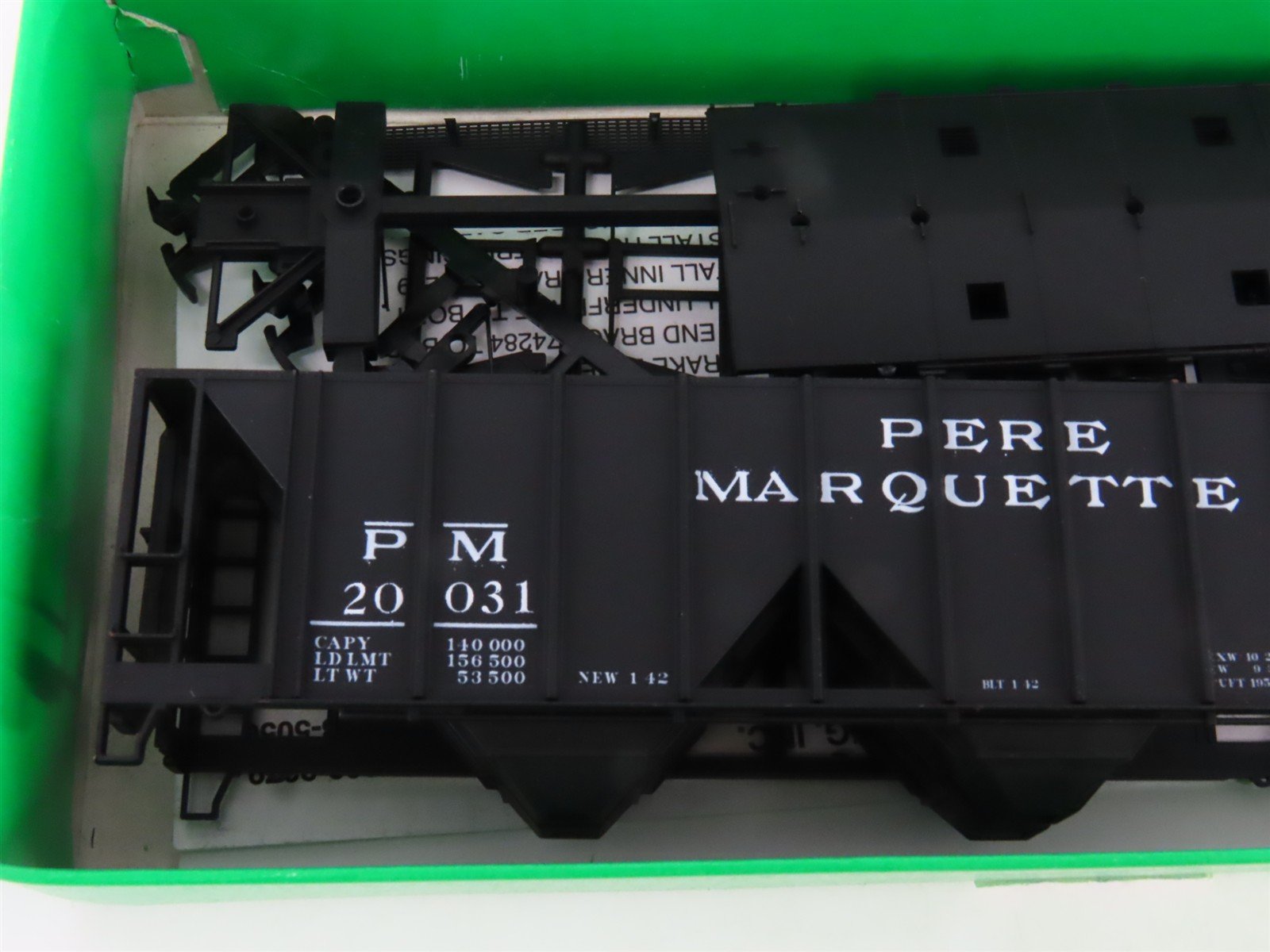 HO Scale Bowser Kit 55633 PM Pere Marquette 2-Bay Covered Hopper #20031