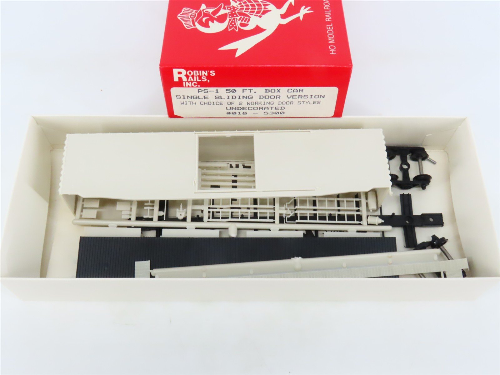 HO Scale Robin's Rails Kit 018-5300 Undecorated PS-1 50' Sliding Door Box Car