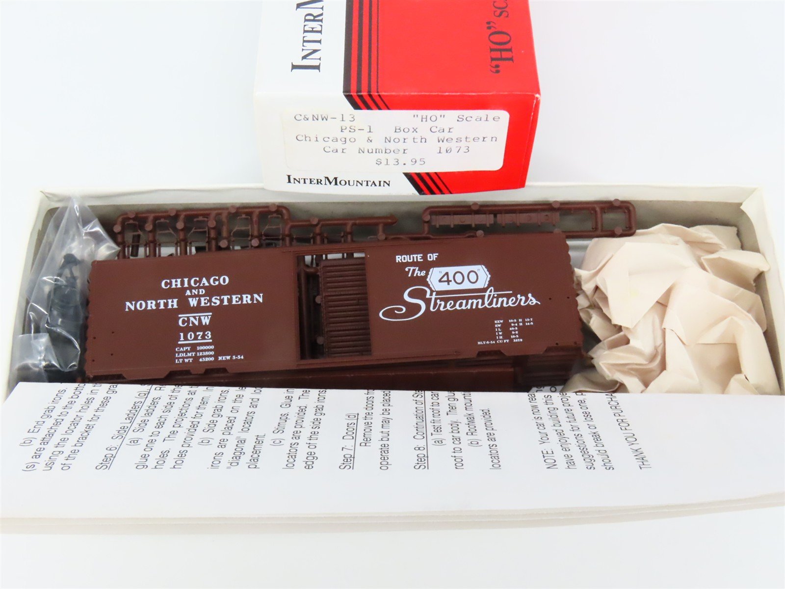 HO Scale InterMountain Kit C&NW-13 CNW 400 Streamliners 40' Box Car #1073