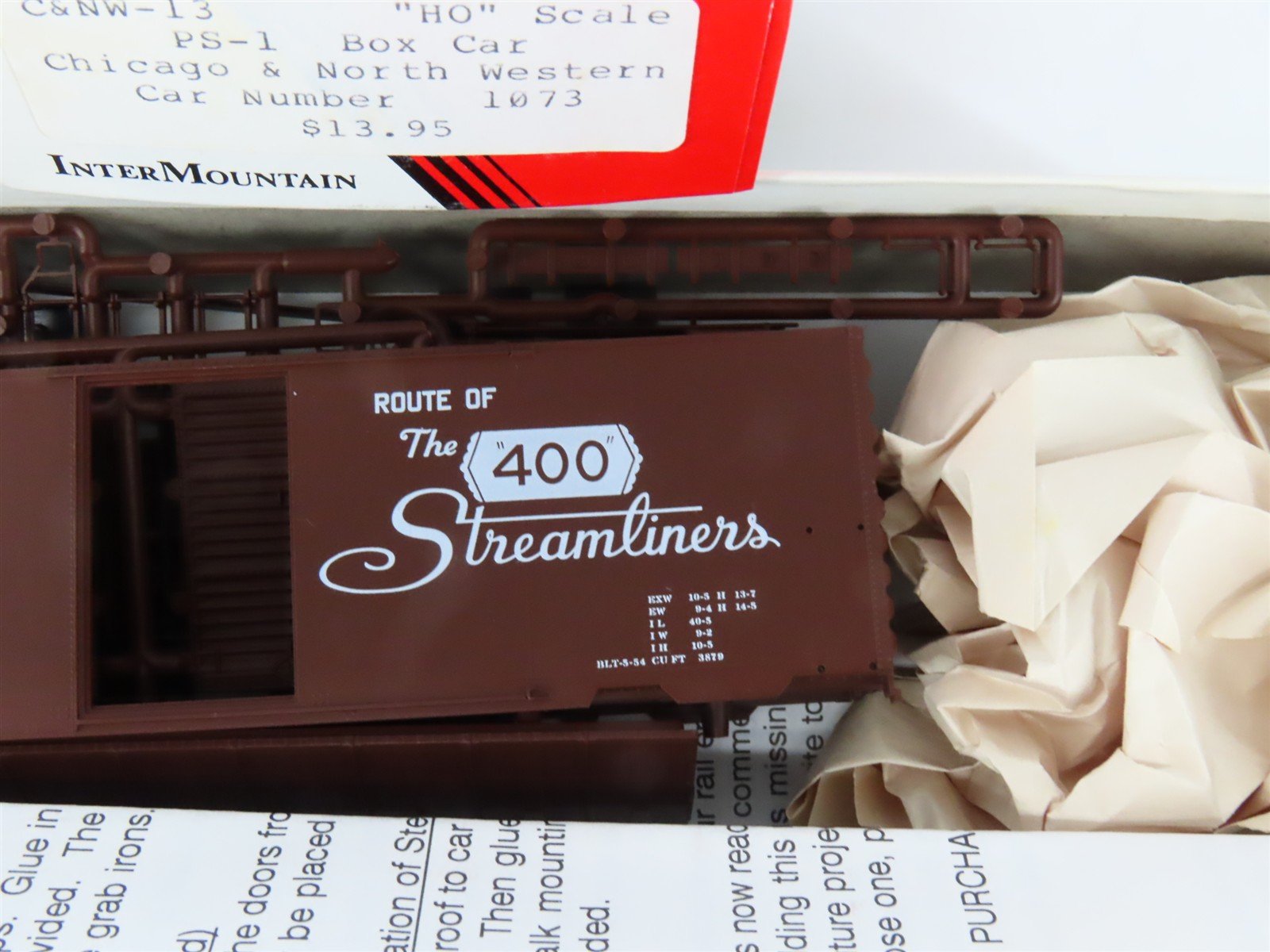 HO Scale InterMountain Kit C&NW-13 CNW 400 Streamliners 40' Box Car #1073