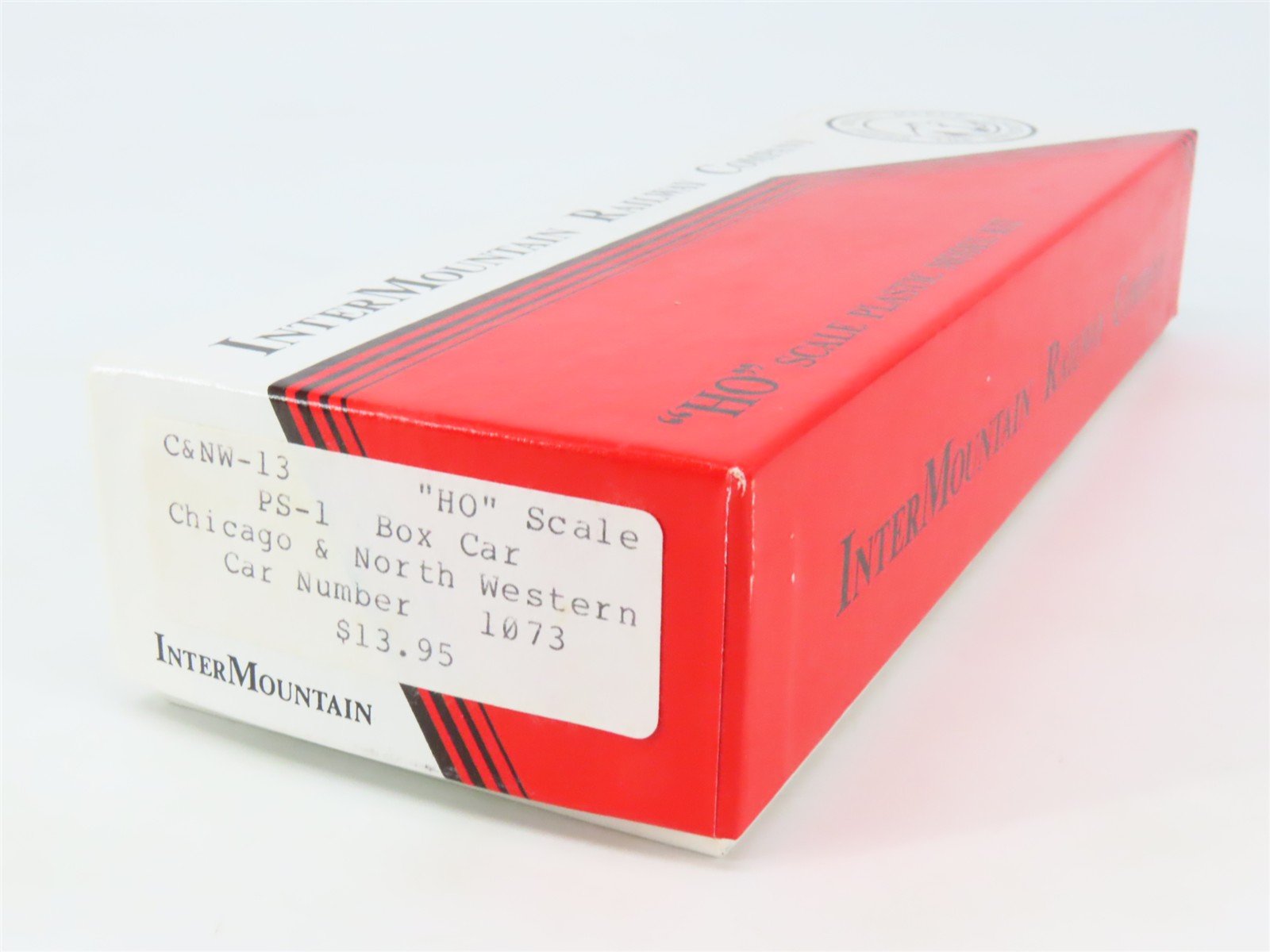 HO Scale InterMountain Kit C&NW-13 CNW 400 Streamliners 40' Box Car #1073
