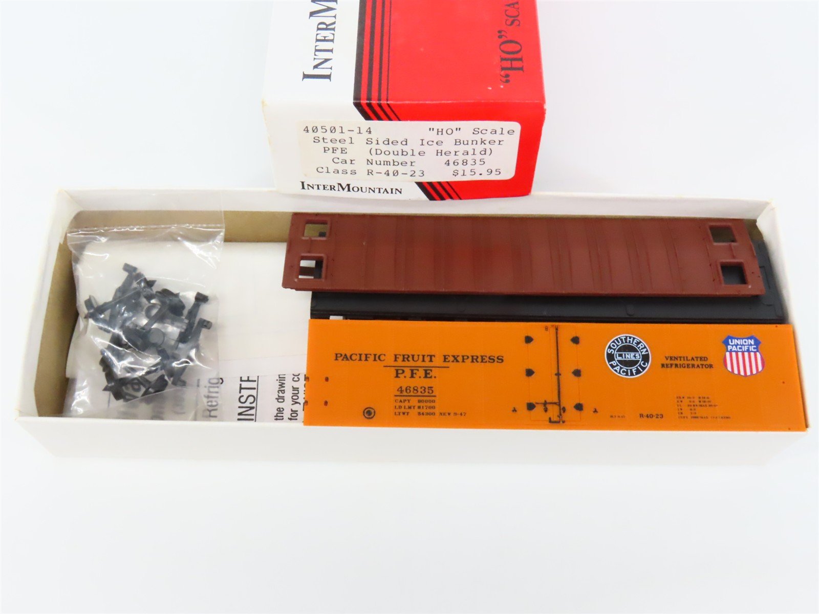 HO Scale InterMountain Kit 40501-14 SP UP PFE Pacific Fruit Express Reefer 46835