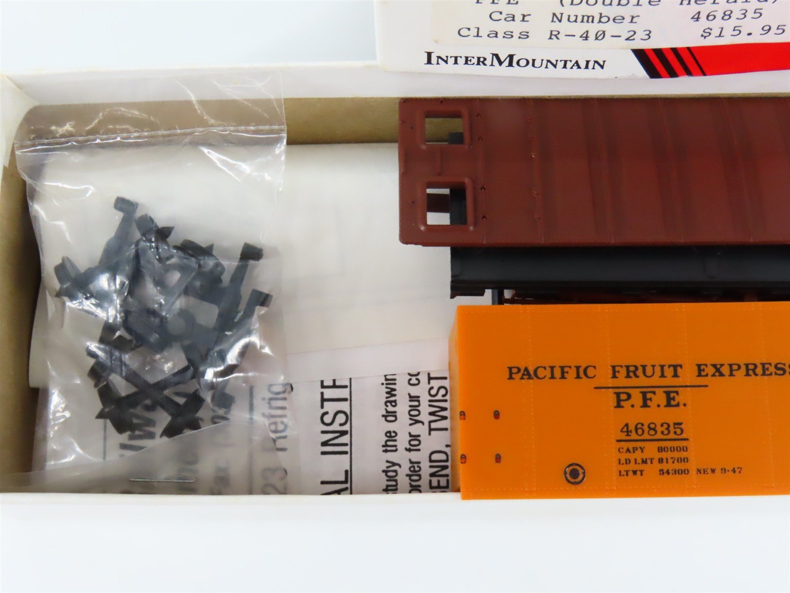 HO Scale InterMountain Kit 40501-14 SP UP PFE Pacific Fruit Express Reefer 46835