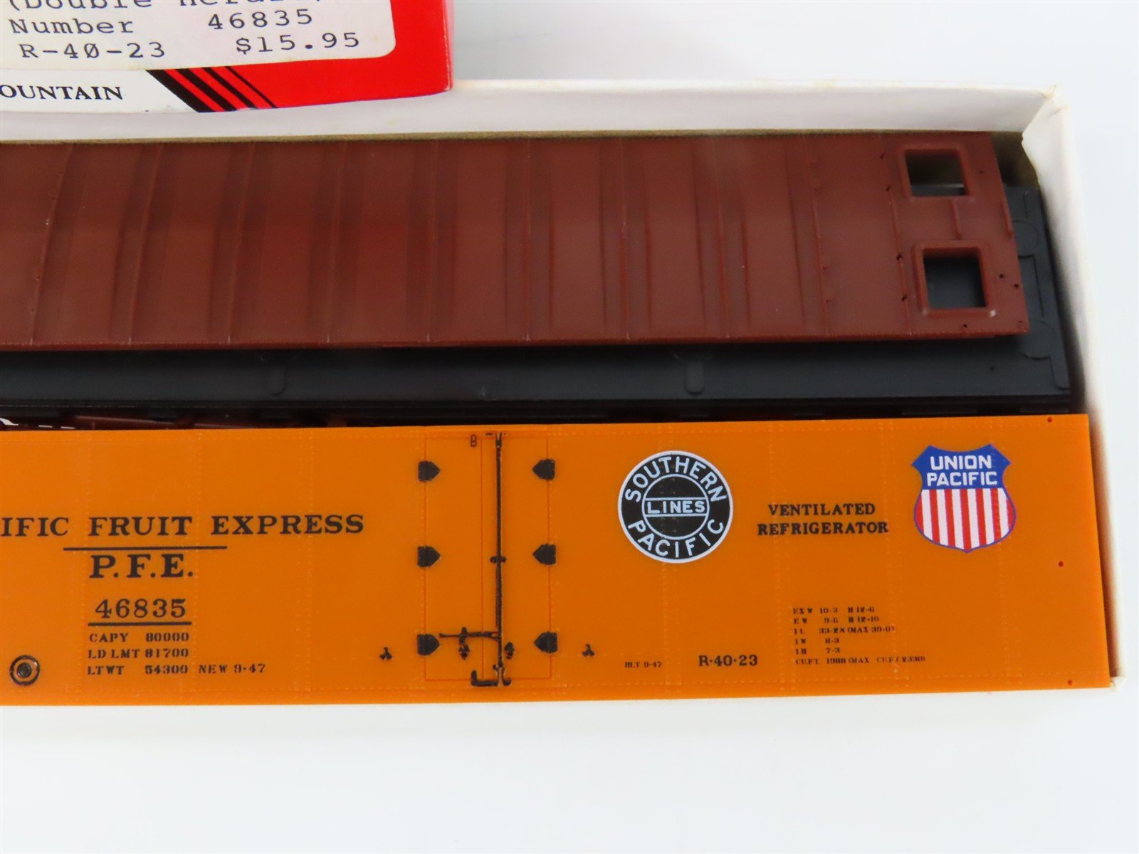 HO Scale InterMountain Kit 40501-14 SP UP PFE Pacific Fruit Express Reefer 46835