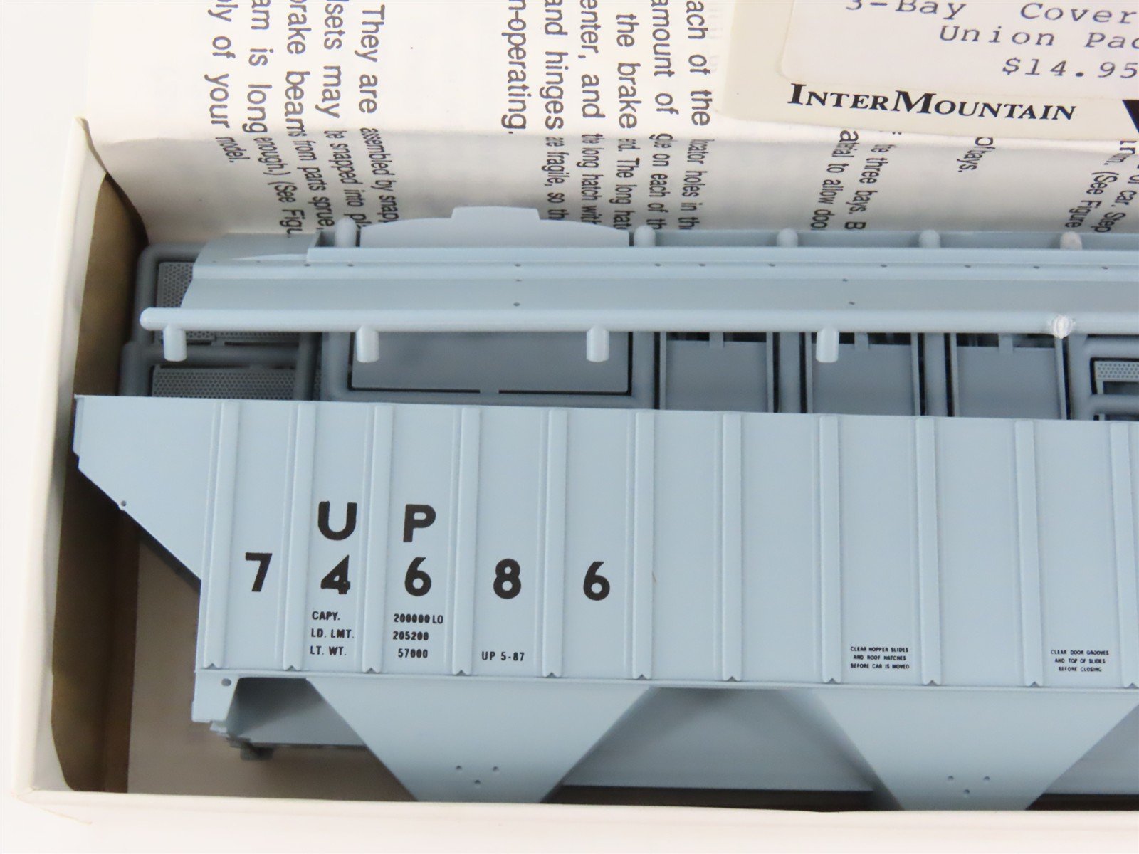 HO Scale InterMountain Kit UP-09 UP Union Pacific 3-Bay Covered Hopper #74686