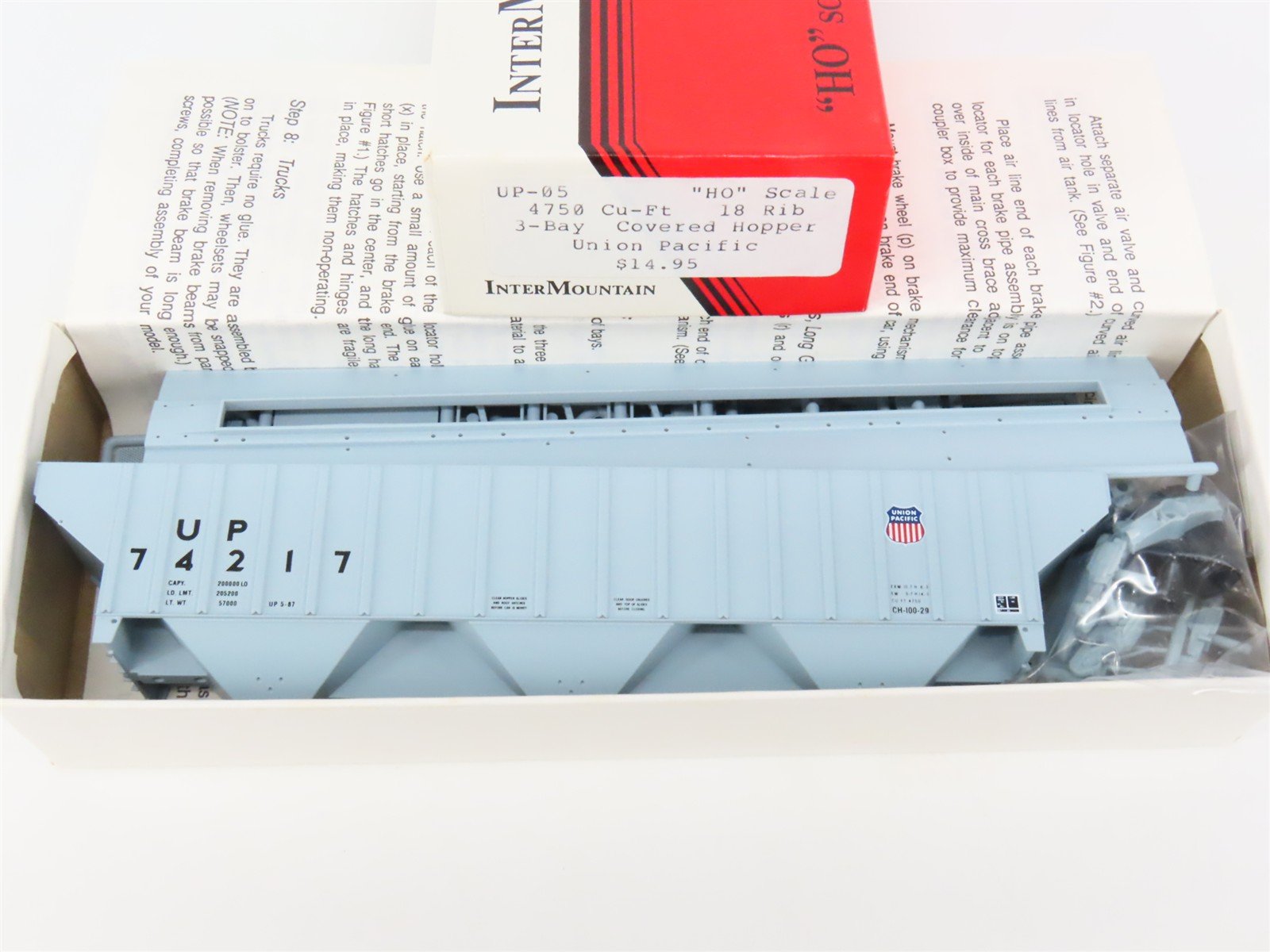 HO Scale InterMountain Kit UP-05 UP Union Pacific 3-Bay Covered Hopper #74217