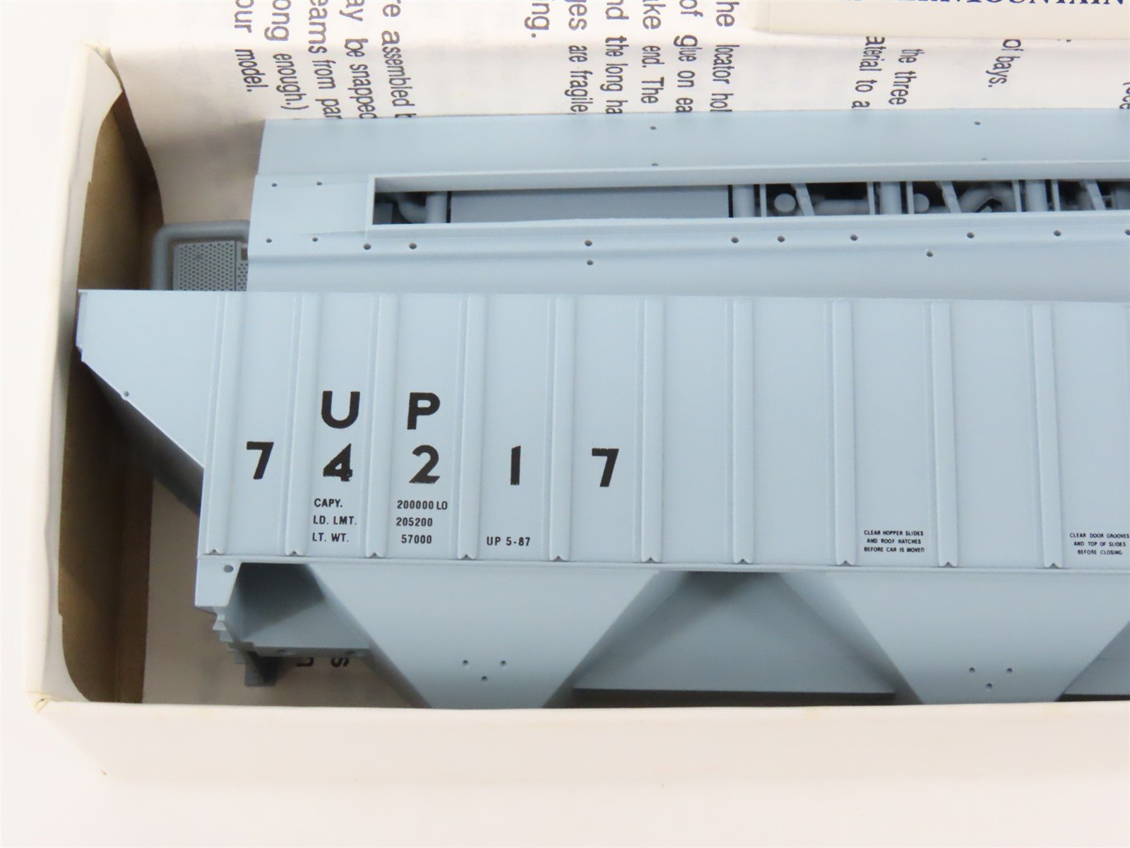 HO Scale InterMountain Kit UP-05 UP Union Pacific 3-Bay Covered Hopper #74217