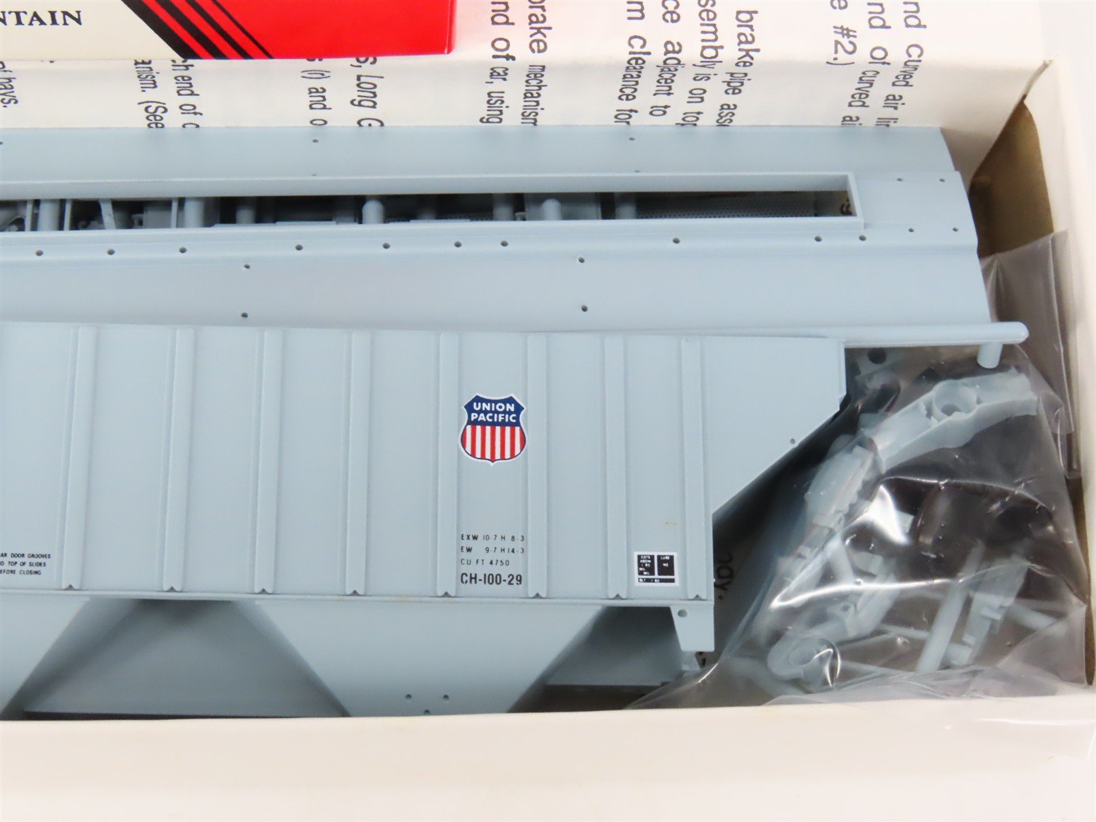 HO Scale InterMountain Kit UP-05 UP Union Pacific 3-Bay Covered Hopper #74217