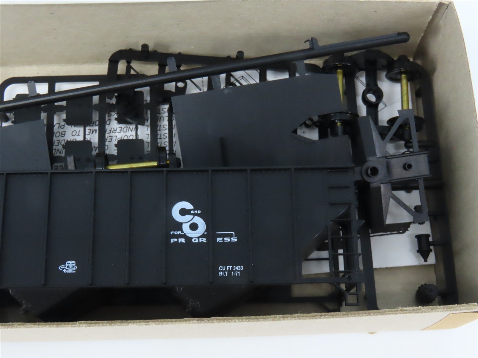HO Scale Bowser Kit 55102 C&O Chesapeake & Ohio Progress 3-Bay Hopper #78327