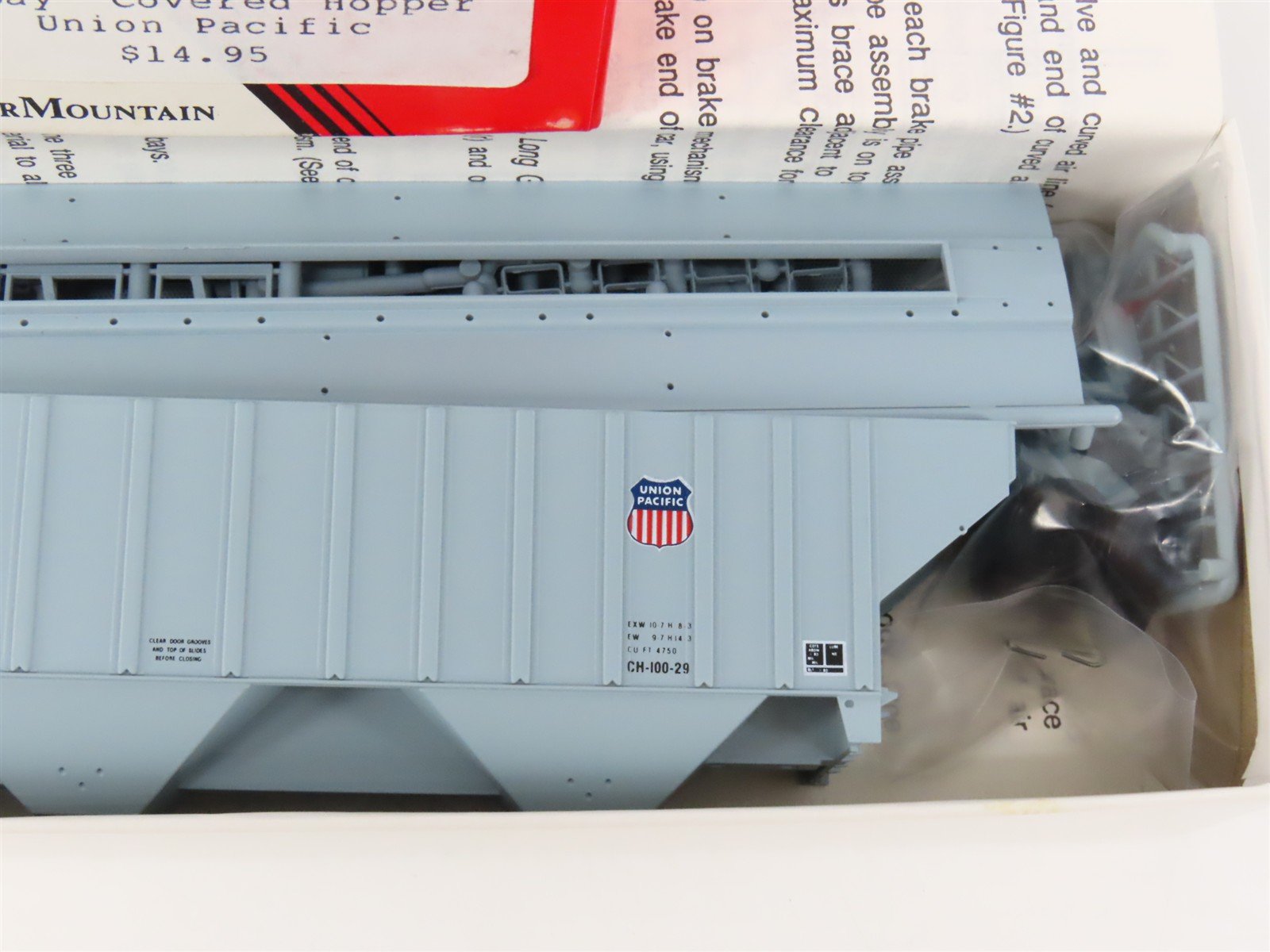 HO Scale InterMountain Kit UP-11 UP Union Pacific 3-Bay Covered Hopper #74899
