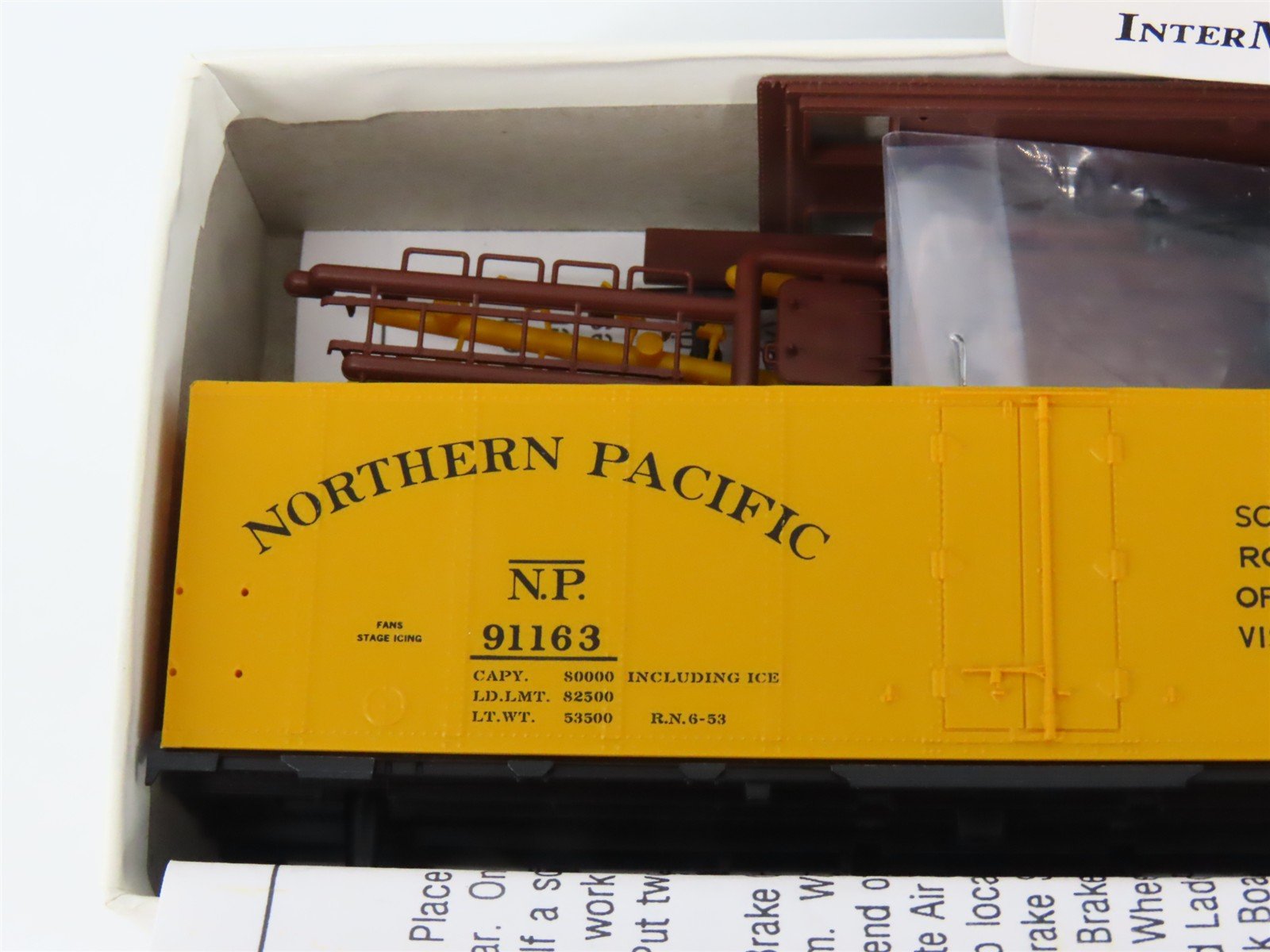 HO Scale InterMountain Kit 40502-07 NP Northern Pacific Ice Bunker Reefer #91163