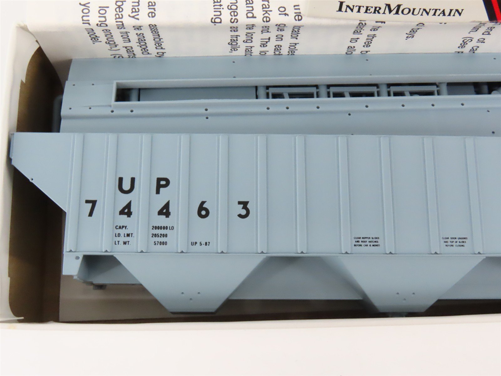 HO Scale InterMountain Kit UP-07 UP Union Pacific 3-Bay Covered Hopper #74463