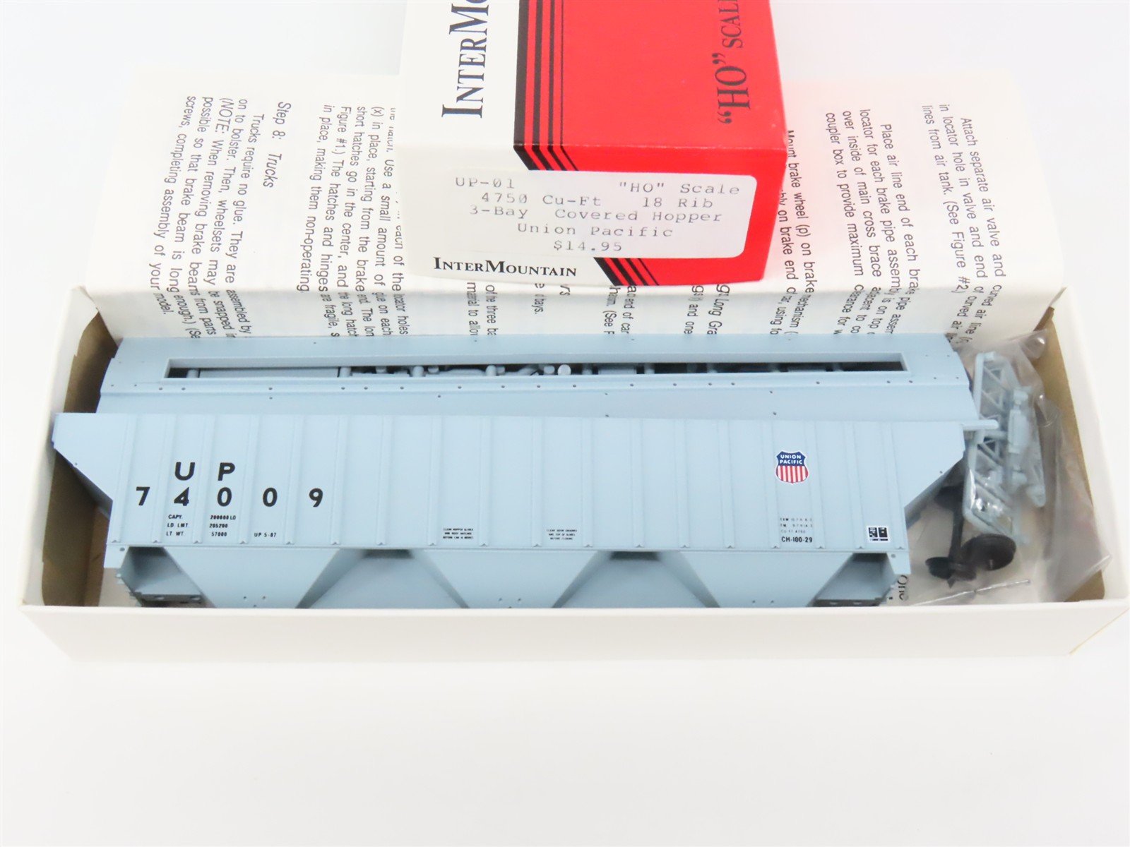 HO Scale InterMountain Kit UP-01 UP Union Pacific 3-Bay Covered Hopper #74009