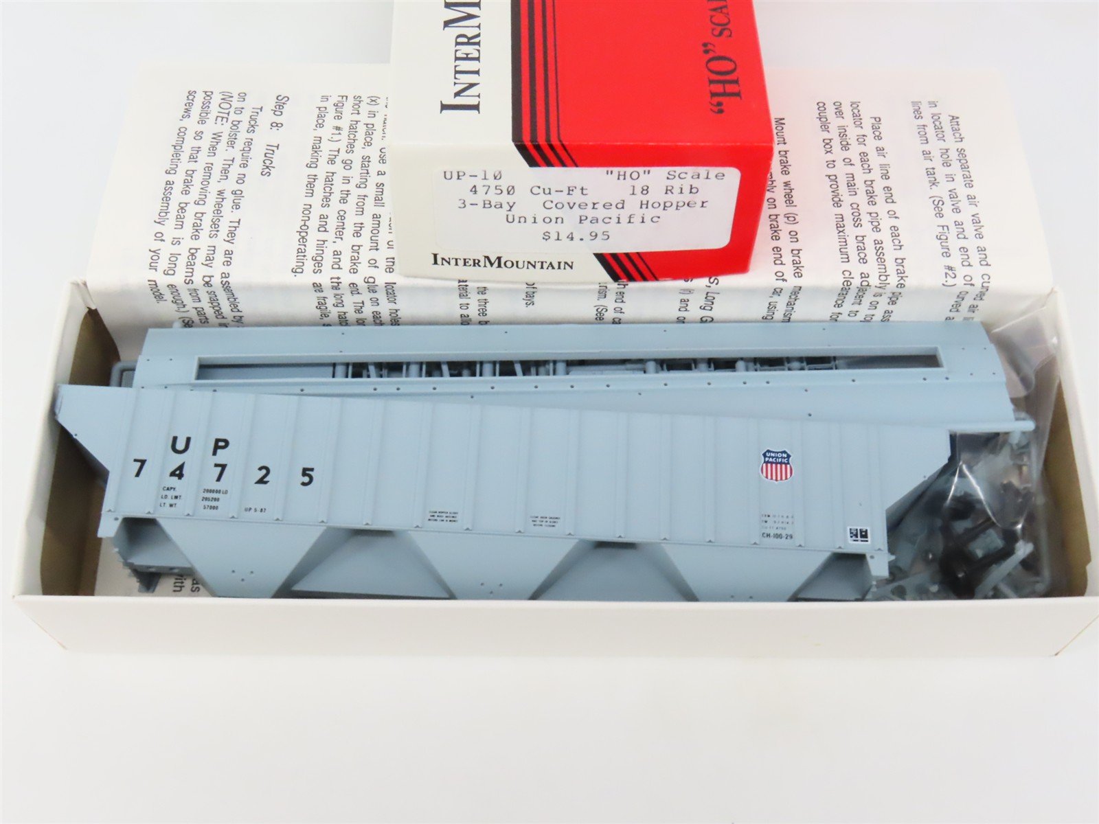 HO Scale InterMountain Kit UP-10 UP Union Pacific 3-Bay Covered Hopper #74725