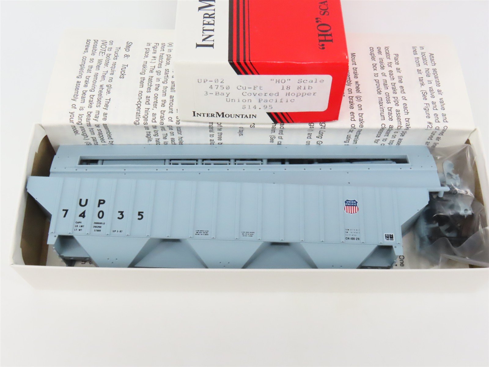 HO Scale InterMountain Kit UP-02 UP Union Pacific 3-Bay Covered Hopper #74035