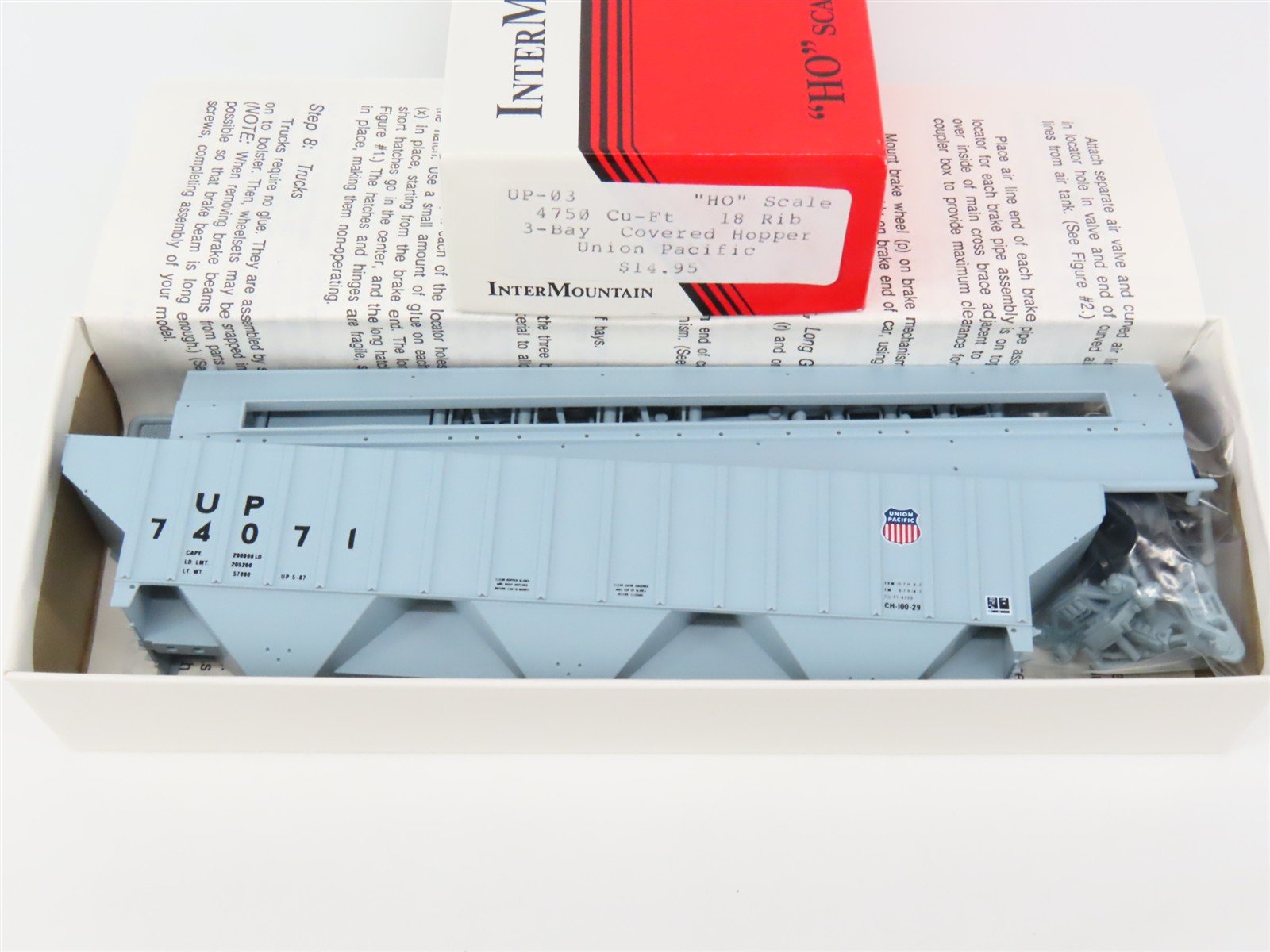 HO Scale InterMountain Kit UP-03 UP Union Pacific 3-Bay Covered Hopper #74071