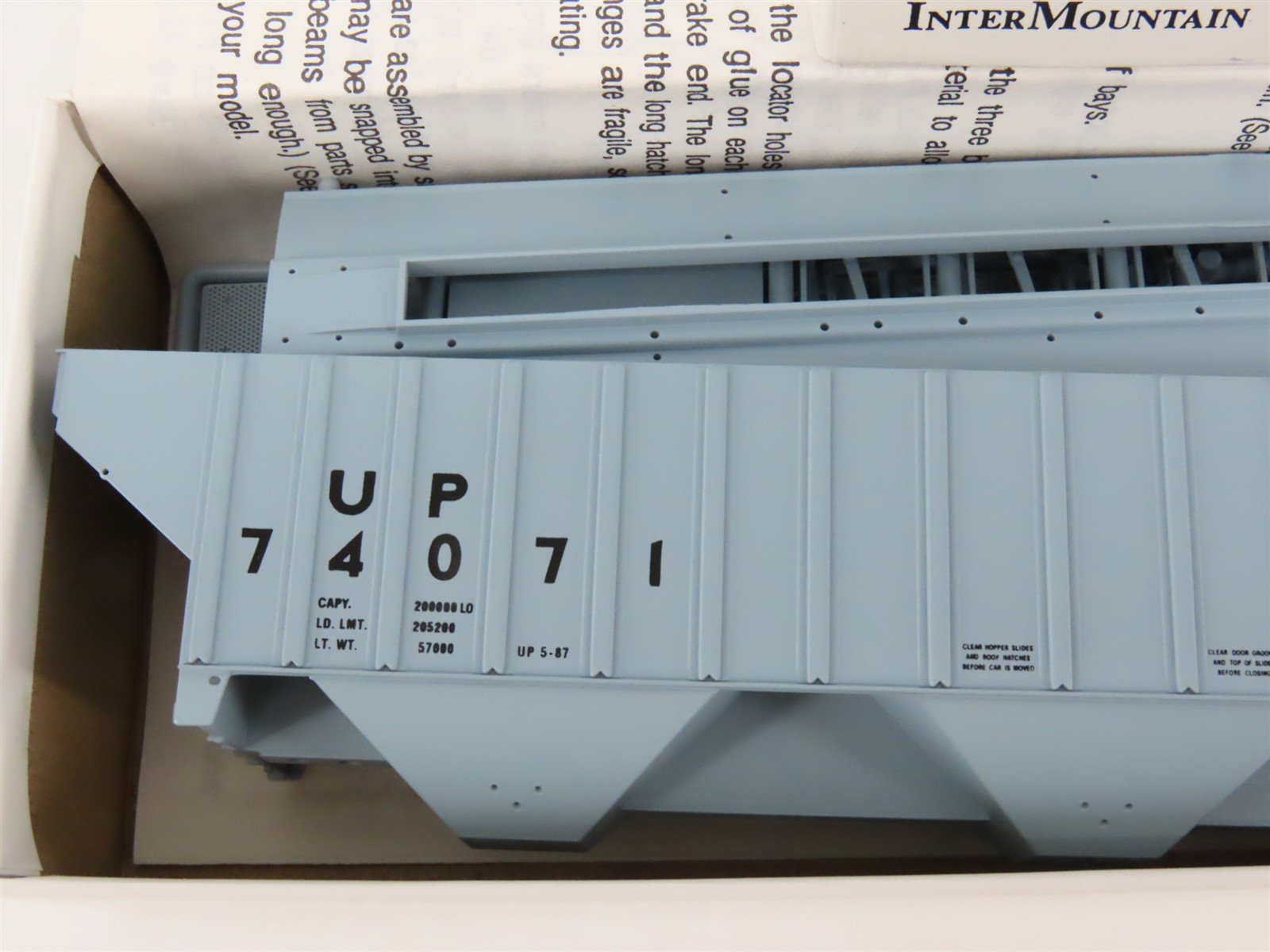 HO Scale InterMountain Kit UP-03 UP Union Pacific 3-Bay Covered Hopper #74071