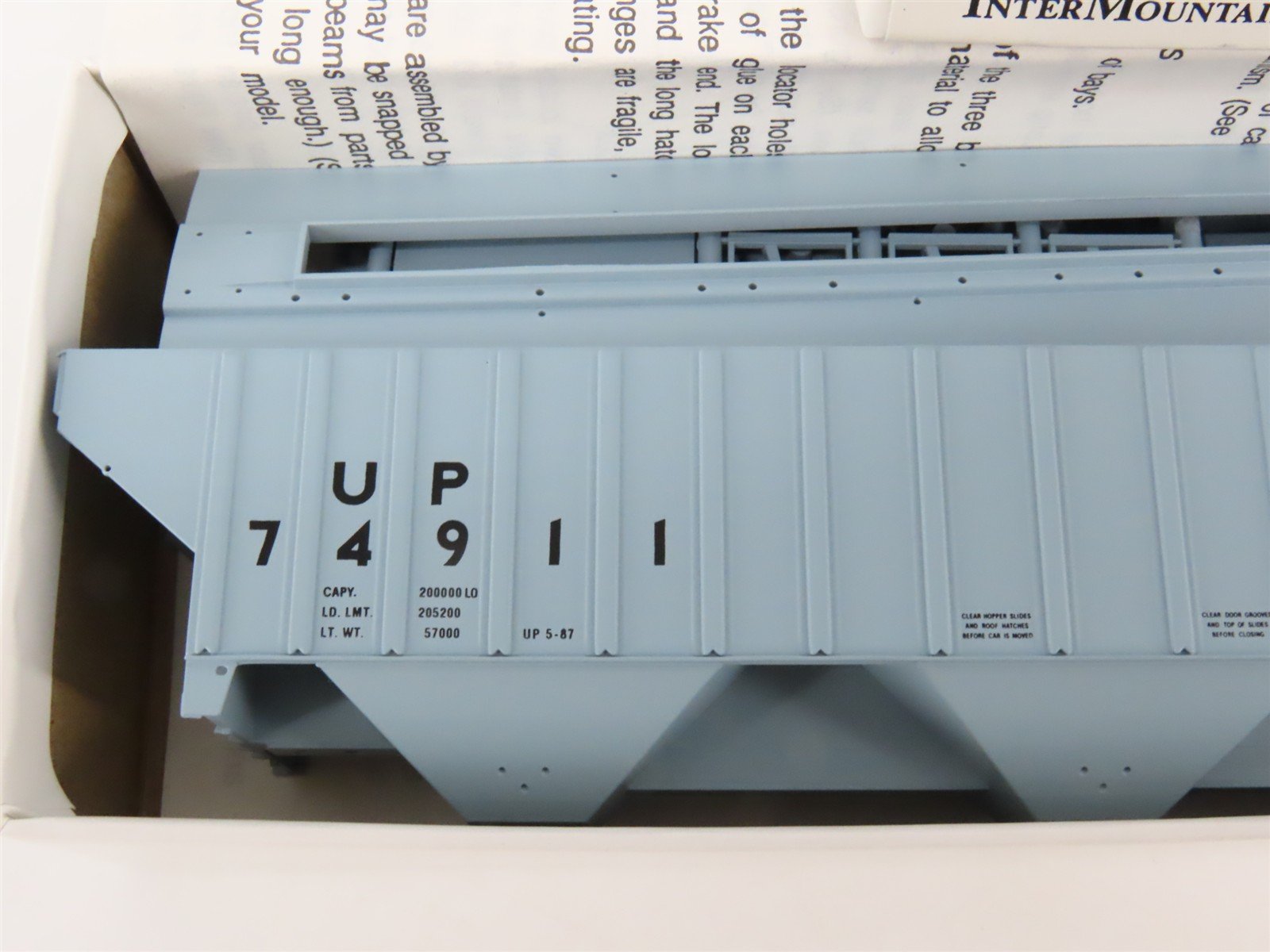 HO Scale InterMountain Kit UP-12 UP Union Pacific 3-Bay Covered Hopper #74911