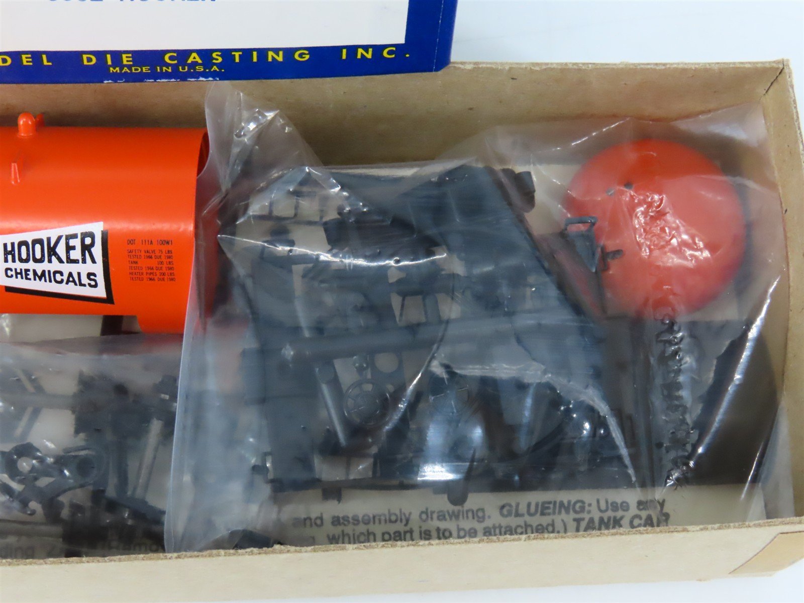 HO Scale Roundhouse Kit 3302 GATX Hooker Chemicals Shorty Tank Car #24925