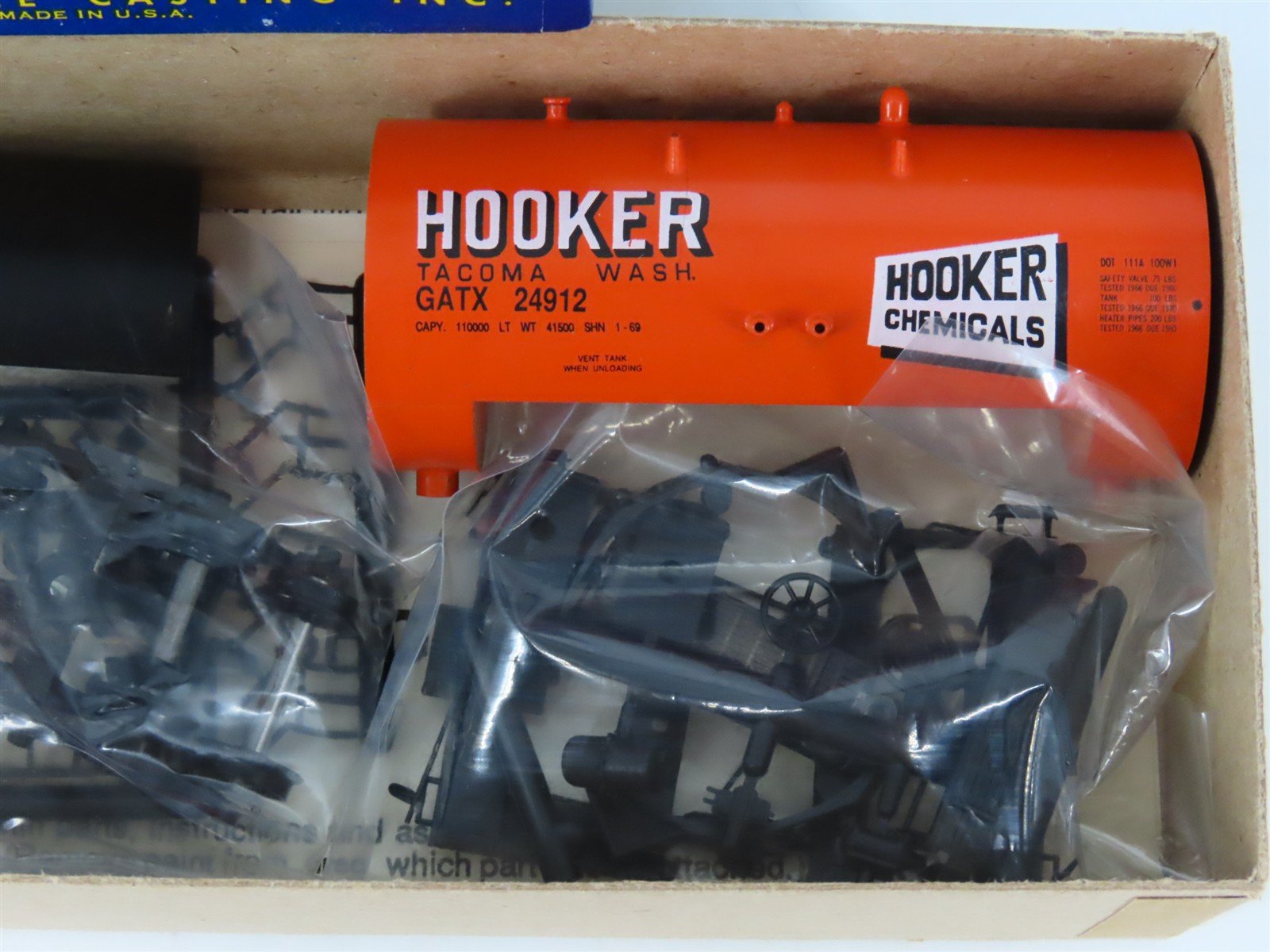 HO Scale Roundhouse Kit 3302 GATX Hooker Chemicals Shorty Tank Car #24912