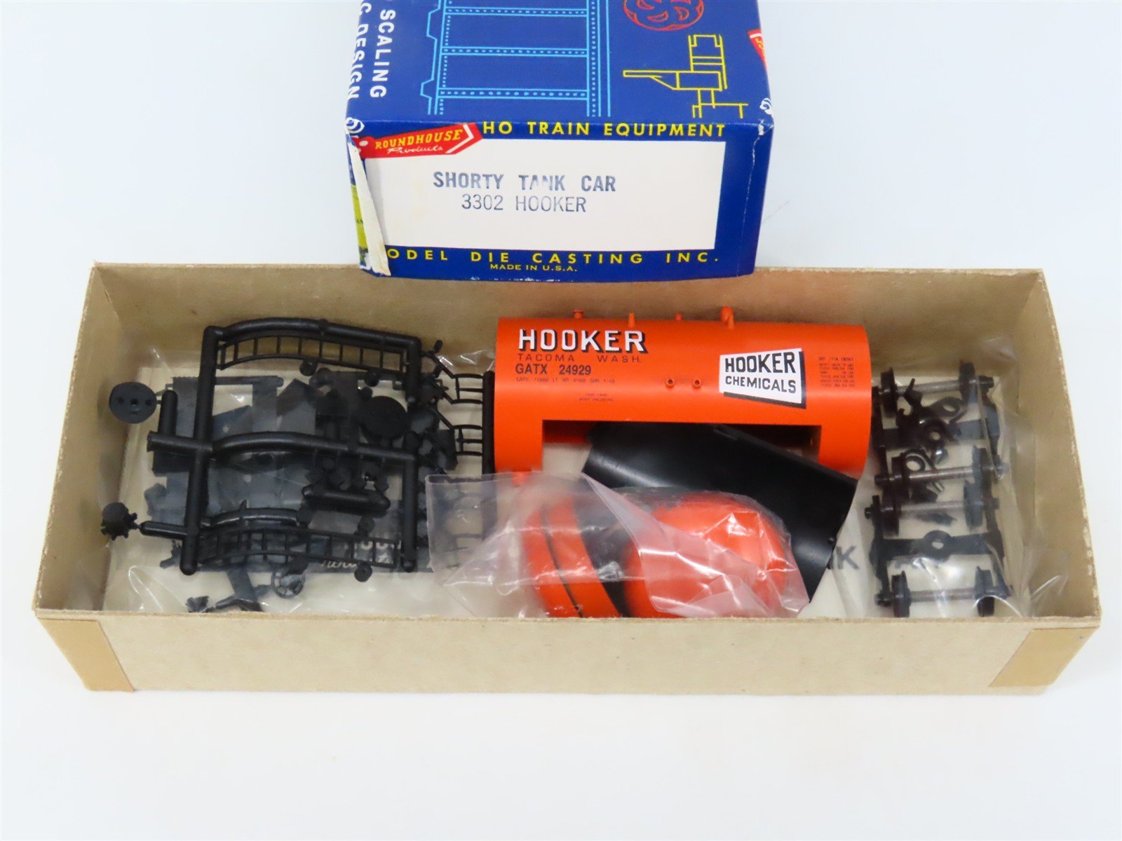 HO Scale Roundhouse Kit 3302 GATX Hooker Chemicals Shorty Tank Car #24929