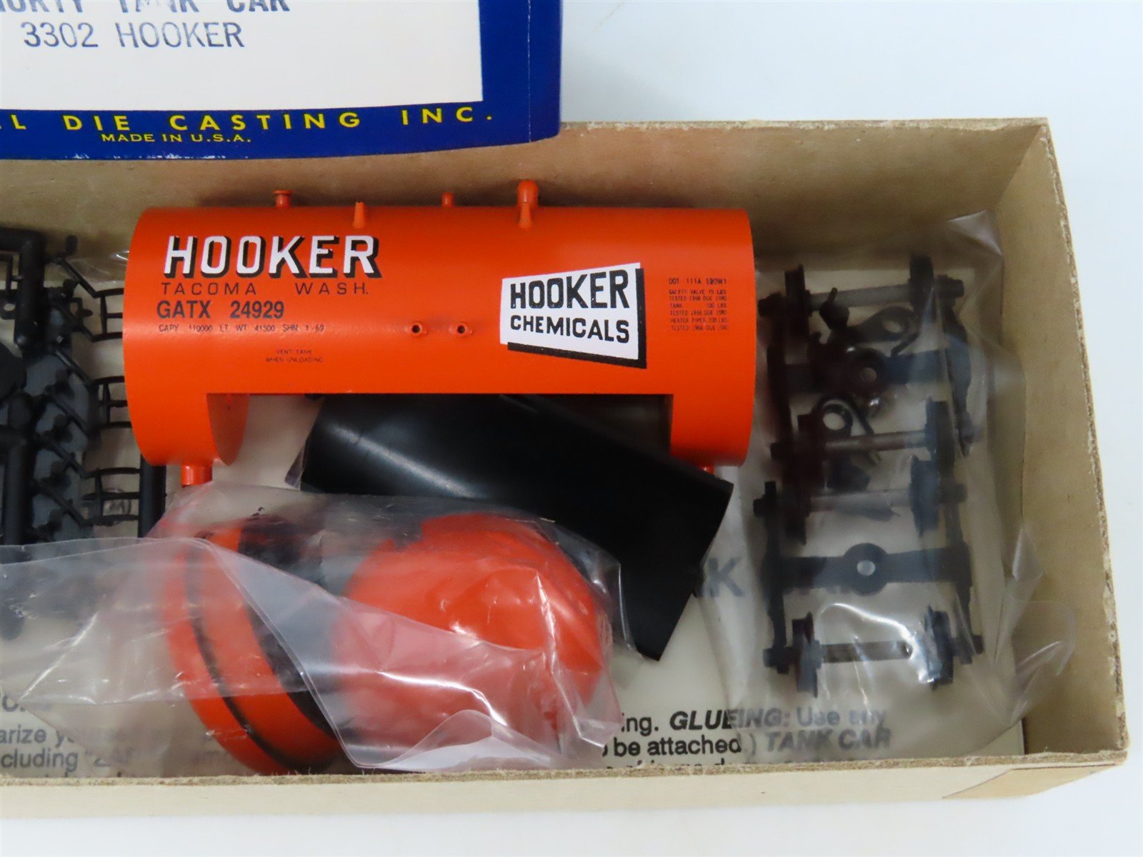 HO Scale Roundhouse Kit 3302 GATX Hooker Chemicals Shorty Tank Car #24929