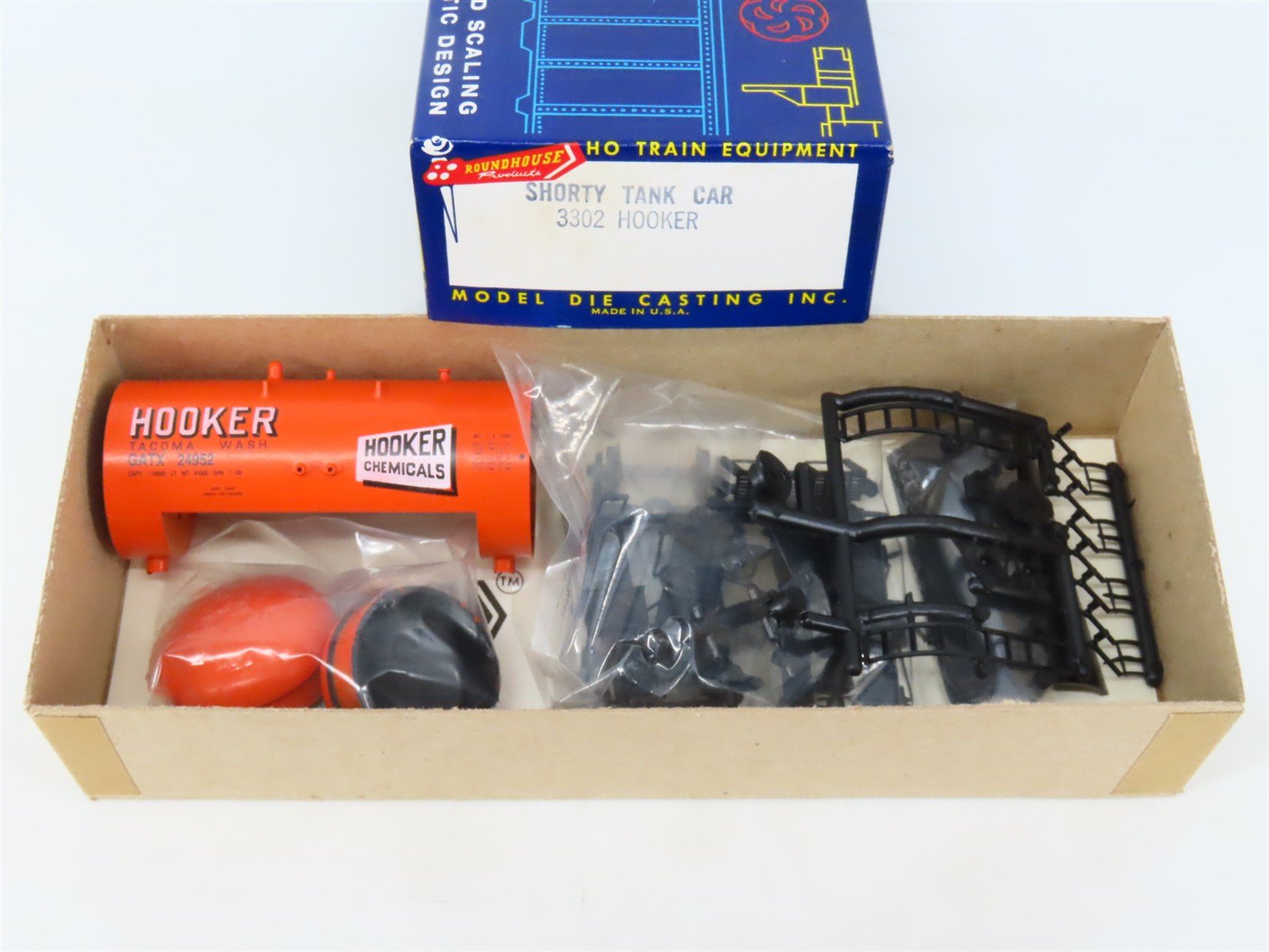 HO Scale Roundhouse Kit 3302 GATX Hooker Chemicals Shorty Tank Car #24952