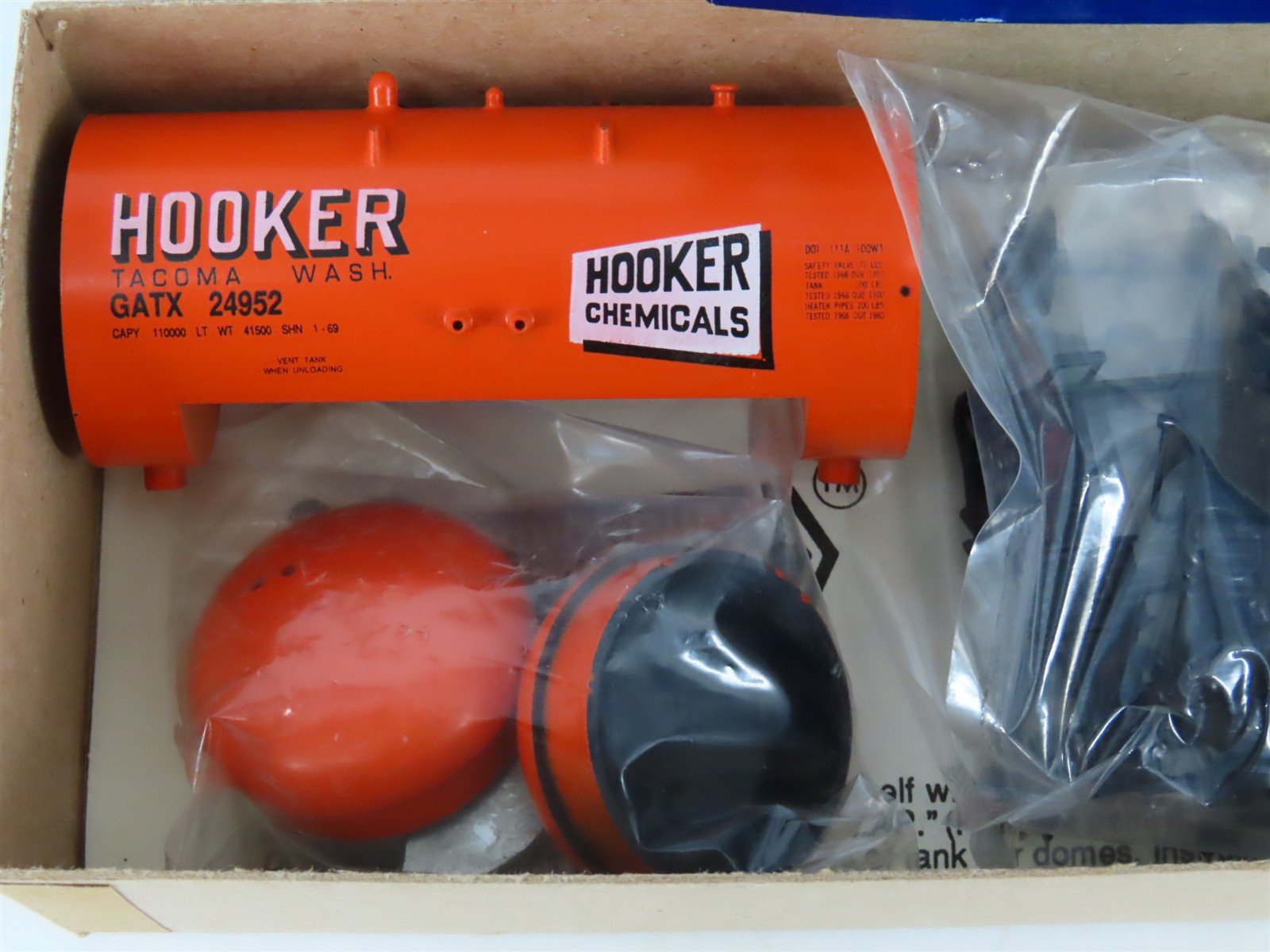 HO Scale Roundhouse Kit 3302 GATX Hooker Chemicals Shorty Tank Car #24952