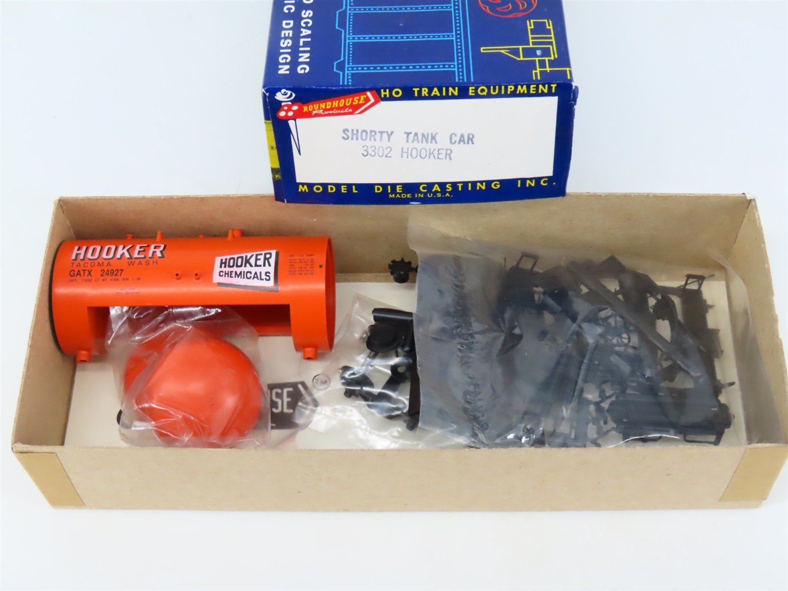 HO Scale Roundhouse Kit 3302 GATX Hooker Chemicals Shorty Tank Car #24927