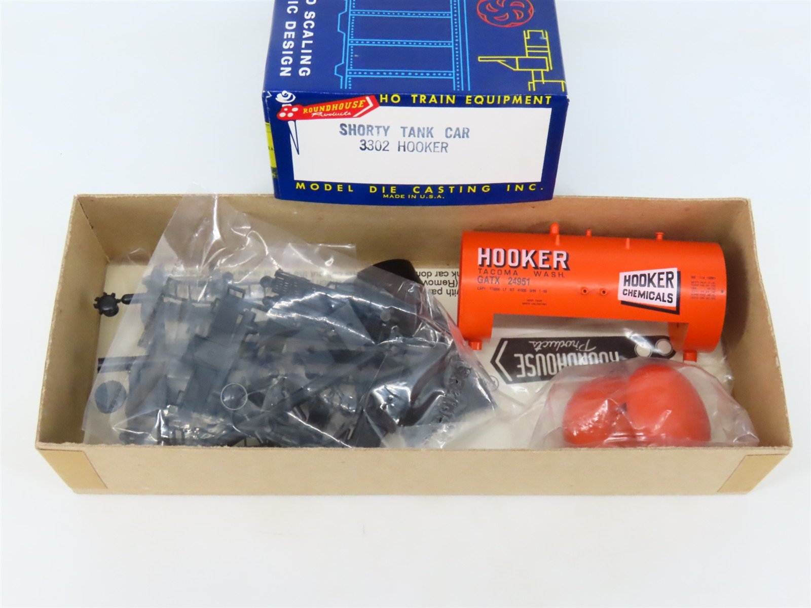 HO Scale Roundhouse Kit 3302 GATX Hooker Chemicals Shorty Tank Car #24951