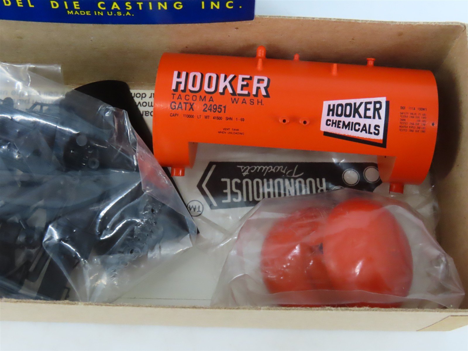 HO Scale Roundhouse Kit 3302 GATX Hooker Chemicals Shorty Tank Car #24951