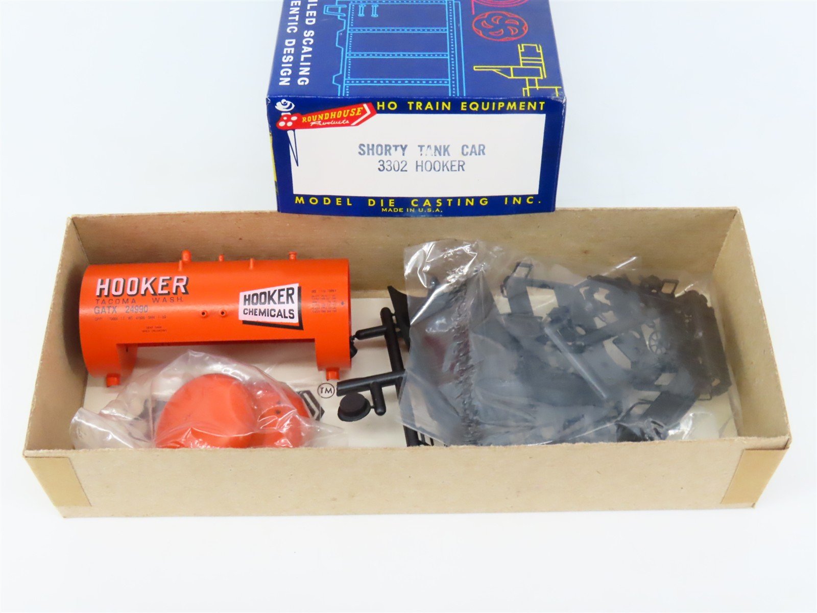 HO Scale Roundhouse Kit 3302 GATX Hooker Chemicals Shorty Tank Car #24990