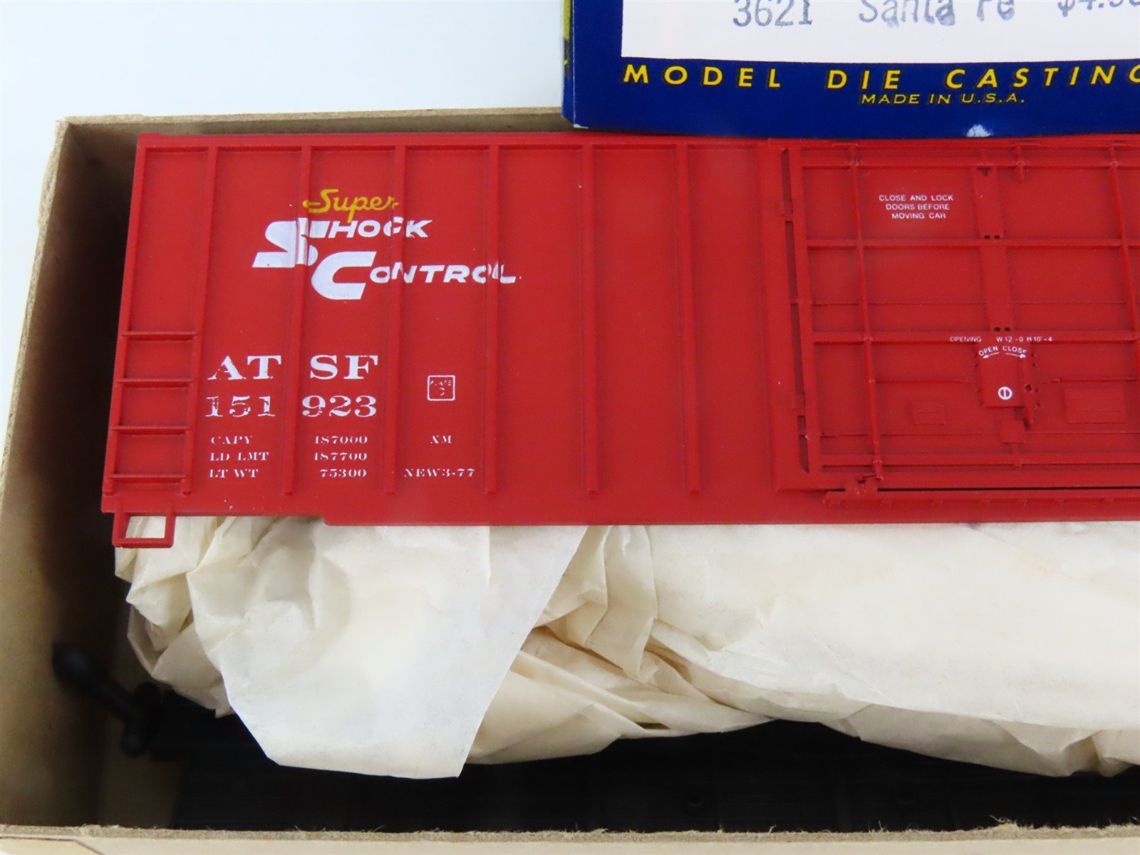 HO Scale Roundhouse Kit 3621 ATSF Santa Fe 50' Plug Door Box Car #151923