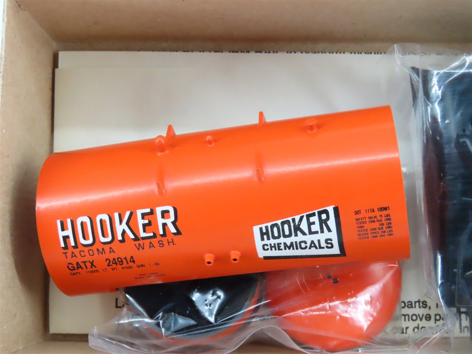 HO Scale Roundhouse Kit 3302 GATX Hooker Chemicals Shorty Tank Car #24914
