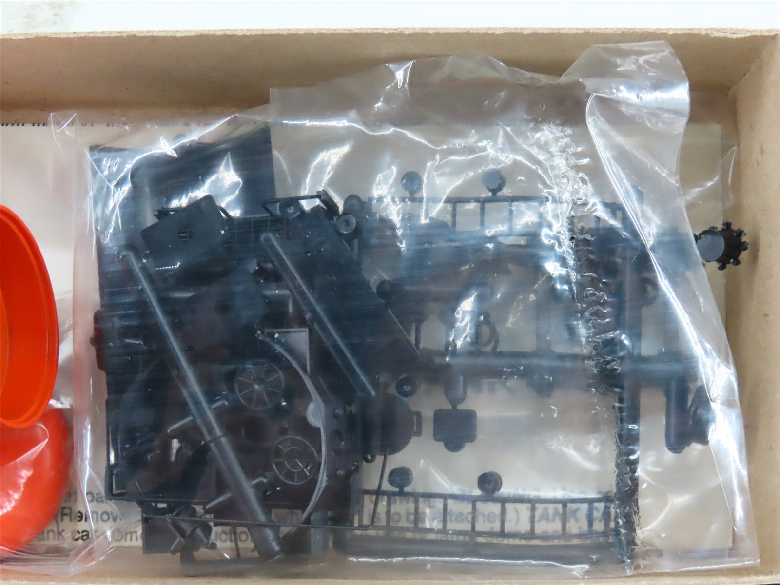 HO Scale Roundhouse Kit 3302 GATX Hooker Chemicals Shorty Tank Car #24914