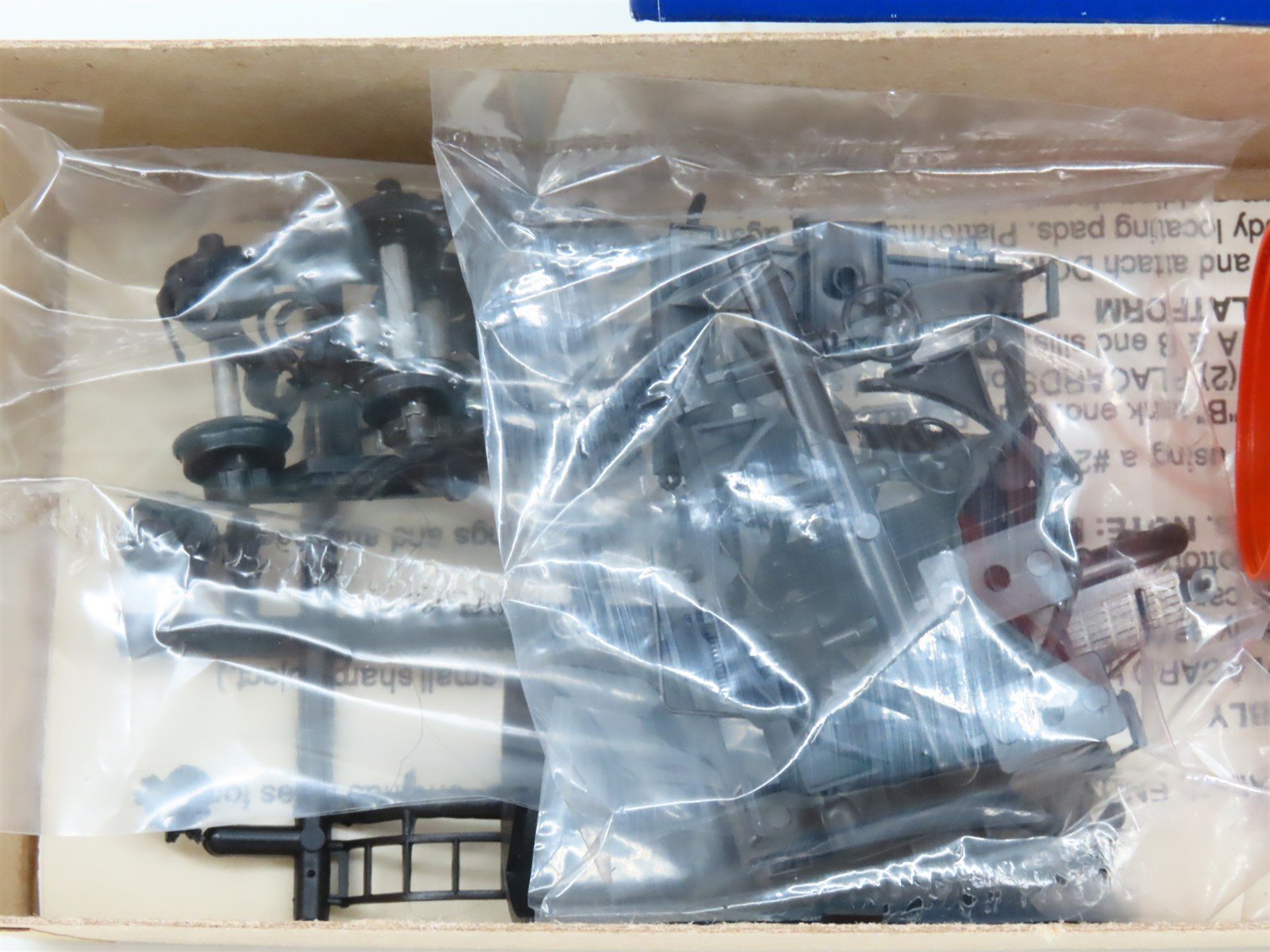 HO Scale Roundhouse Kit 3302 GATX Hooker Chemicals Shorty Tank Car #24958
