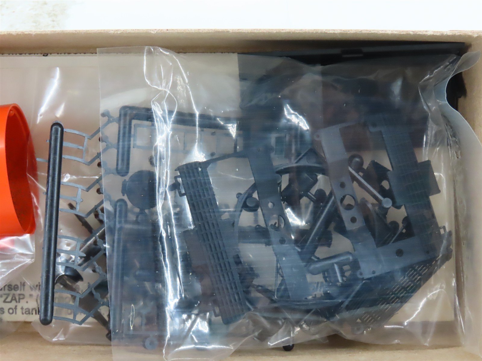 HO Scale Roundhouse Kit 3302 GATX Hooker Chemicals Shorty Tank Car #24923