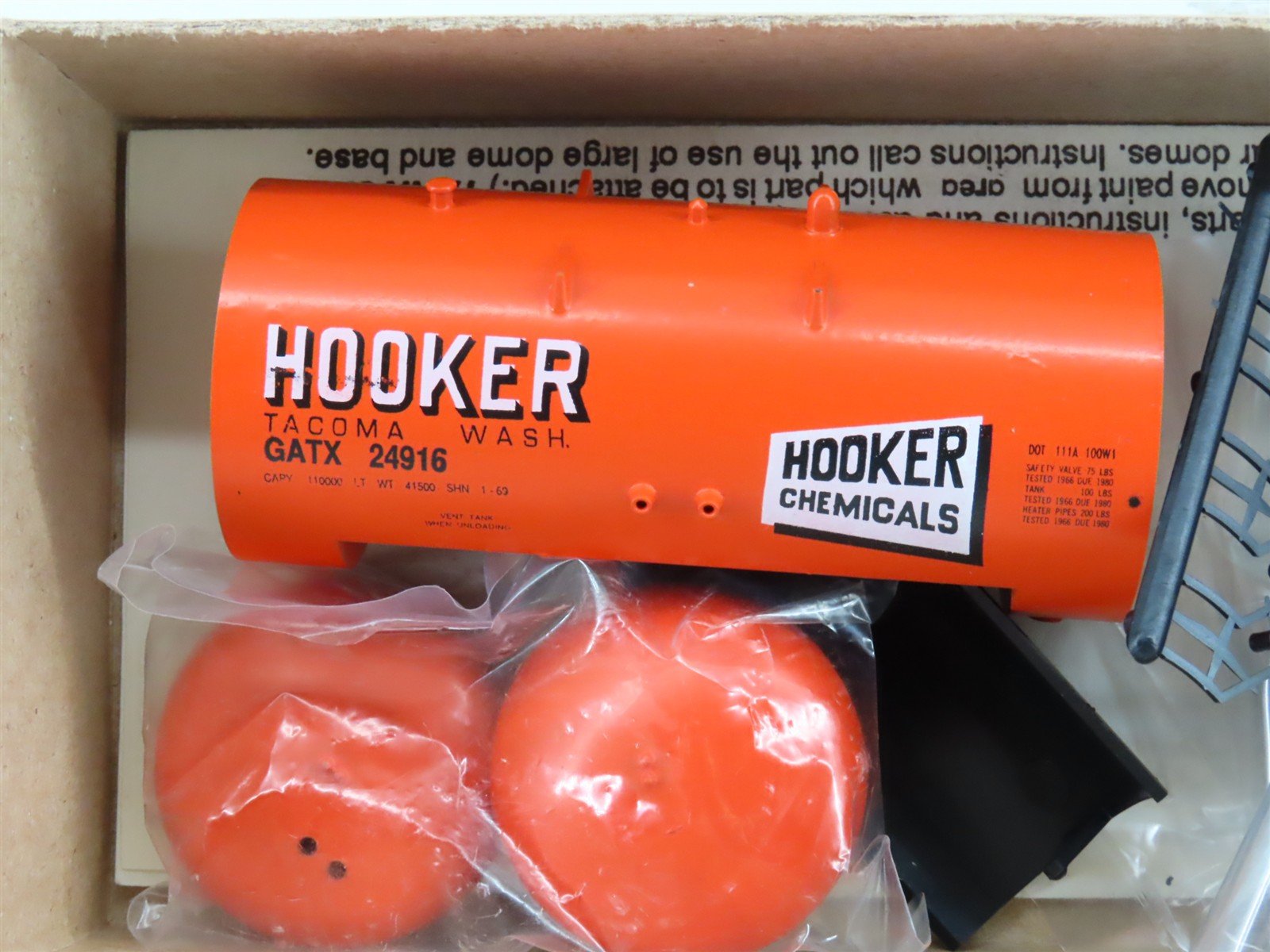 HO Scale Roundhouse Kit 3302 GATX Hooker Chemicals Shorty Tank Car #24916