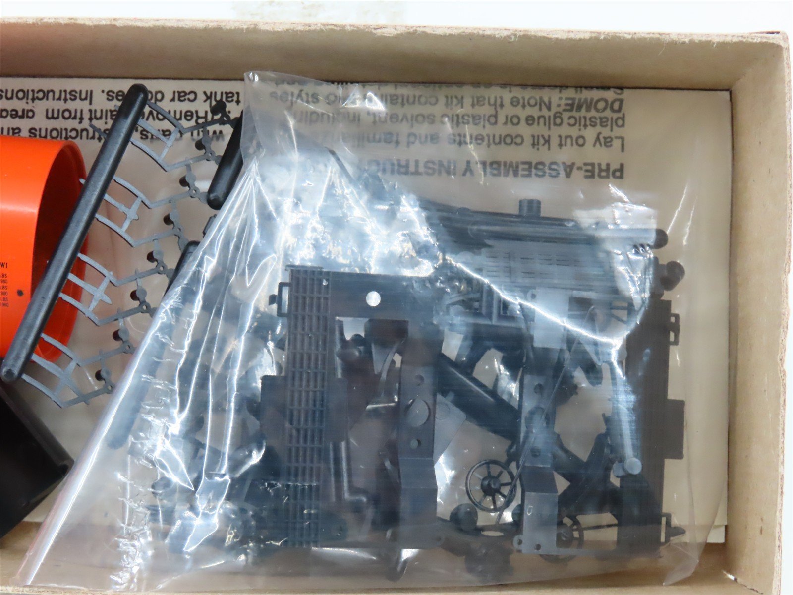 HO Scale Roundhouse Kit 3302 GATX Hooker Chemicals Shorty Tank Car #24916