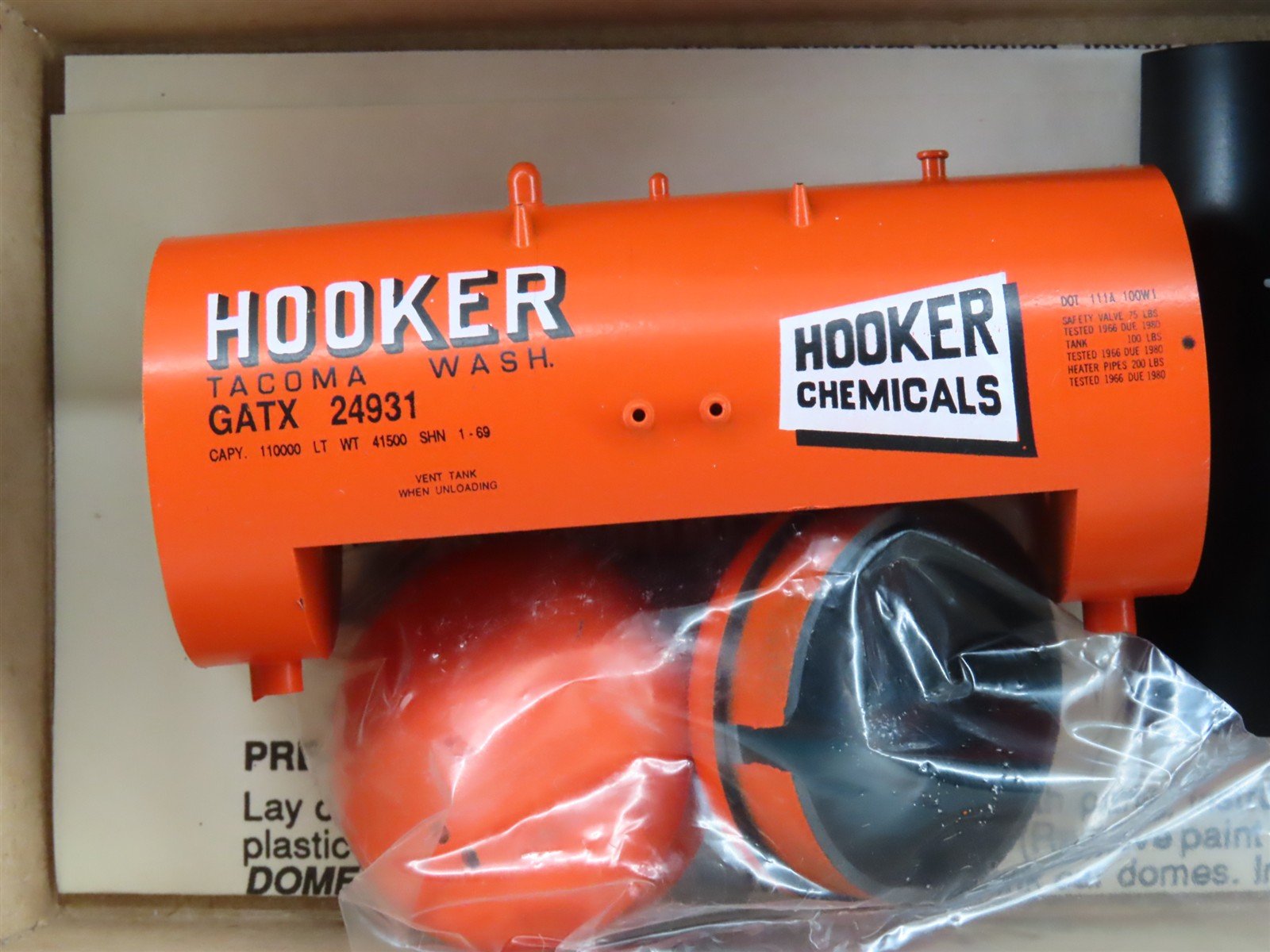 HO Scale Roundhouse Kit 3302 GATX Hooker Chemicals Shorty Tank Car #24931