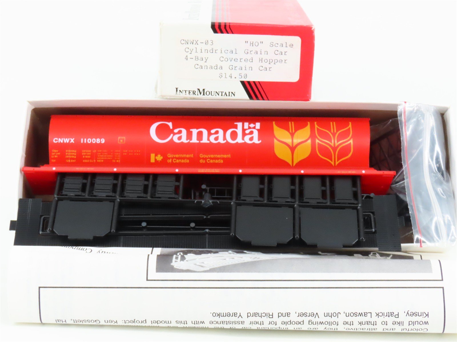 HO Scale InterMountain Kit CNWX-03 CNWX Canada 4-Bay Cylindrical Hopper #110089