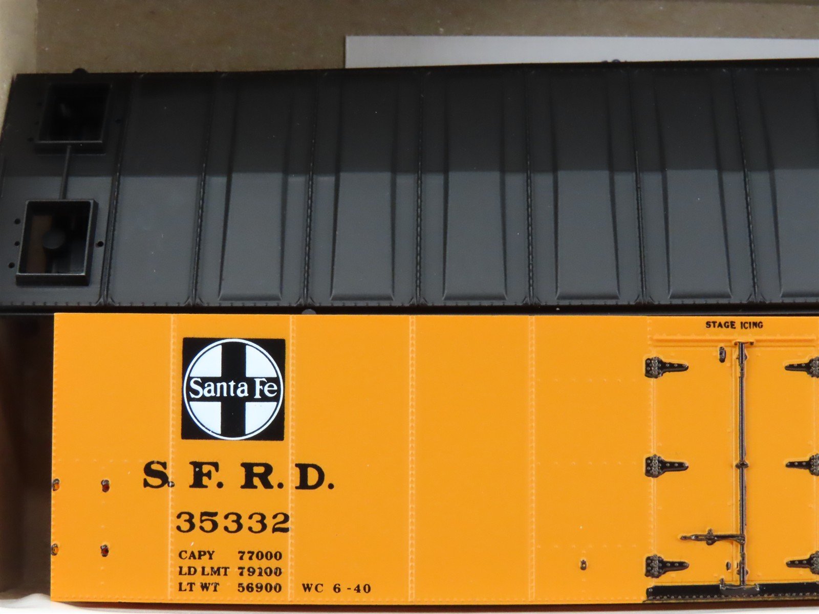 HO InterMountain Kit 41113-04 SFRD Santa Fe Super Chief California Reefer #35332
