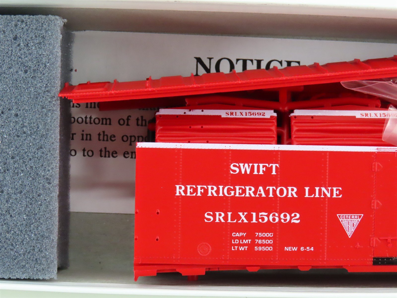 HO InterMountain Kit 40506-12 SRLX Swift Steel Sided Ice Bunker Reefer #15692