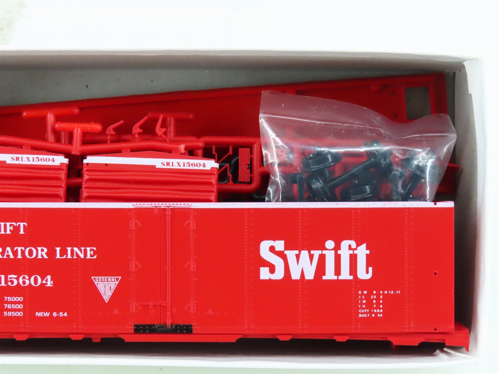 HO InterMountain Kit 40506-11 SRLX Swift Steel Sided Ice Bunker Reefer #15604