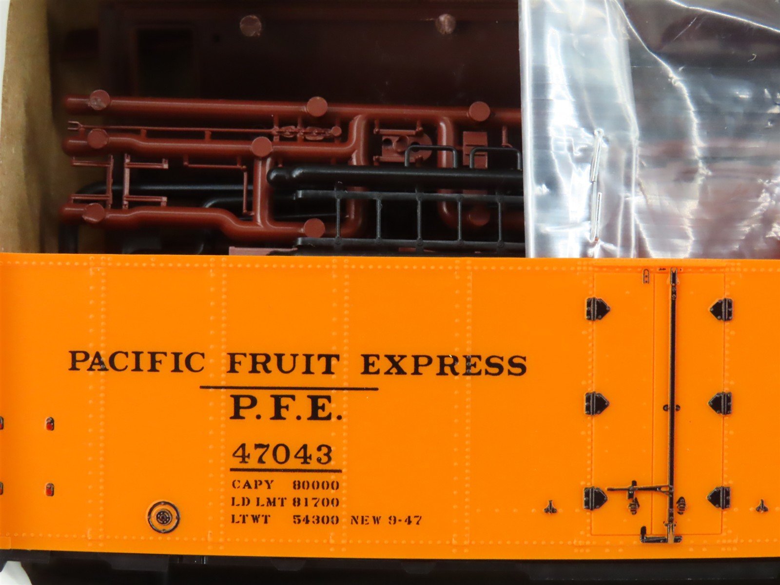 HO Scale InterMountain Kit 40501-16 SP UP PFE Pacific Fruit Express Reefer 47043