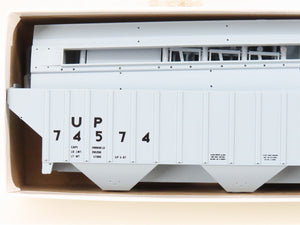 HO Scale InterMountain Kit UP-08 UP Union Pacific 3-Bay Covered Hopper #74574